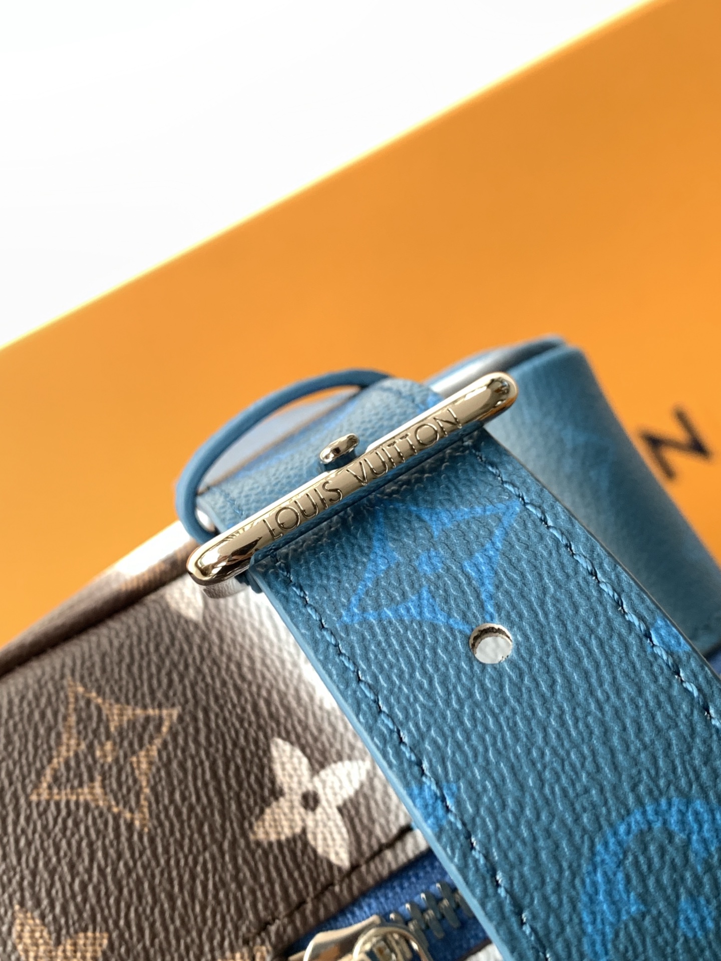 Louis Vuitton M28228渐变蓝 变码芯片163C
