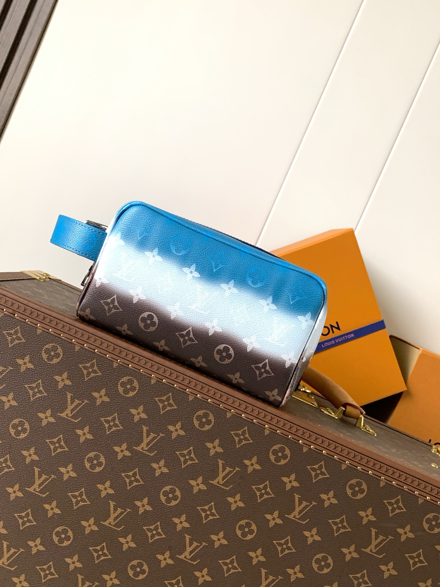 Louis Vuitton M28228渐变蓝 变码芯片163C