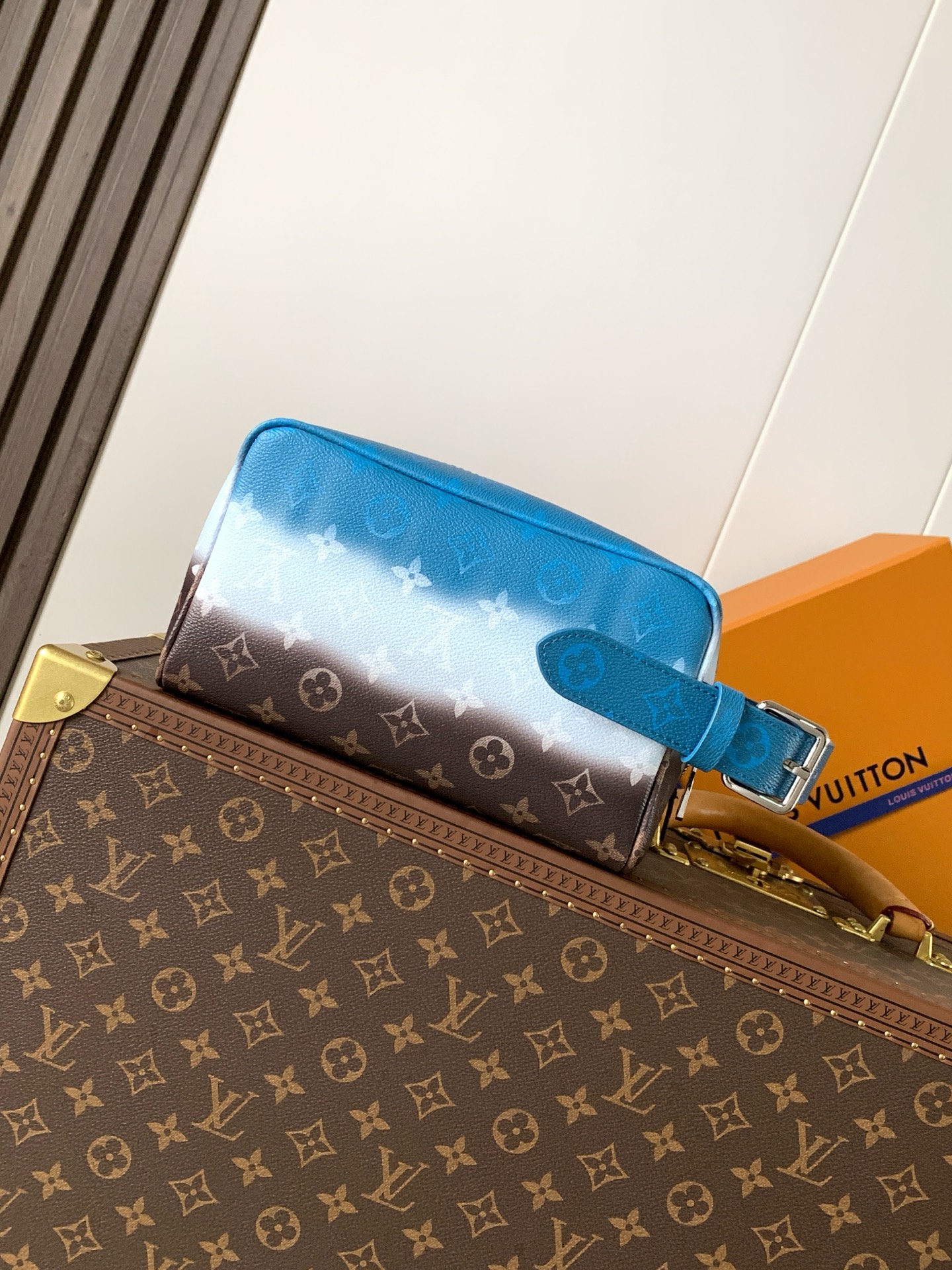 Louis Vuitton M28228渐变蓝 变码芯片163C