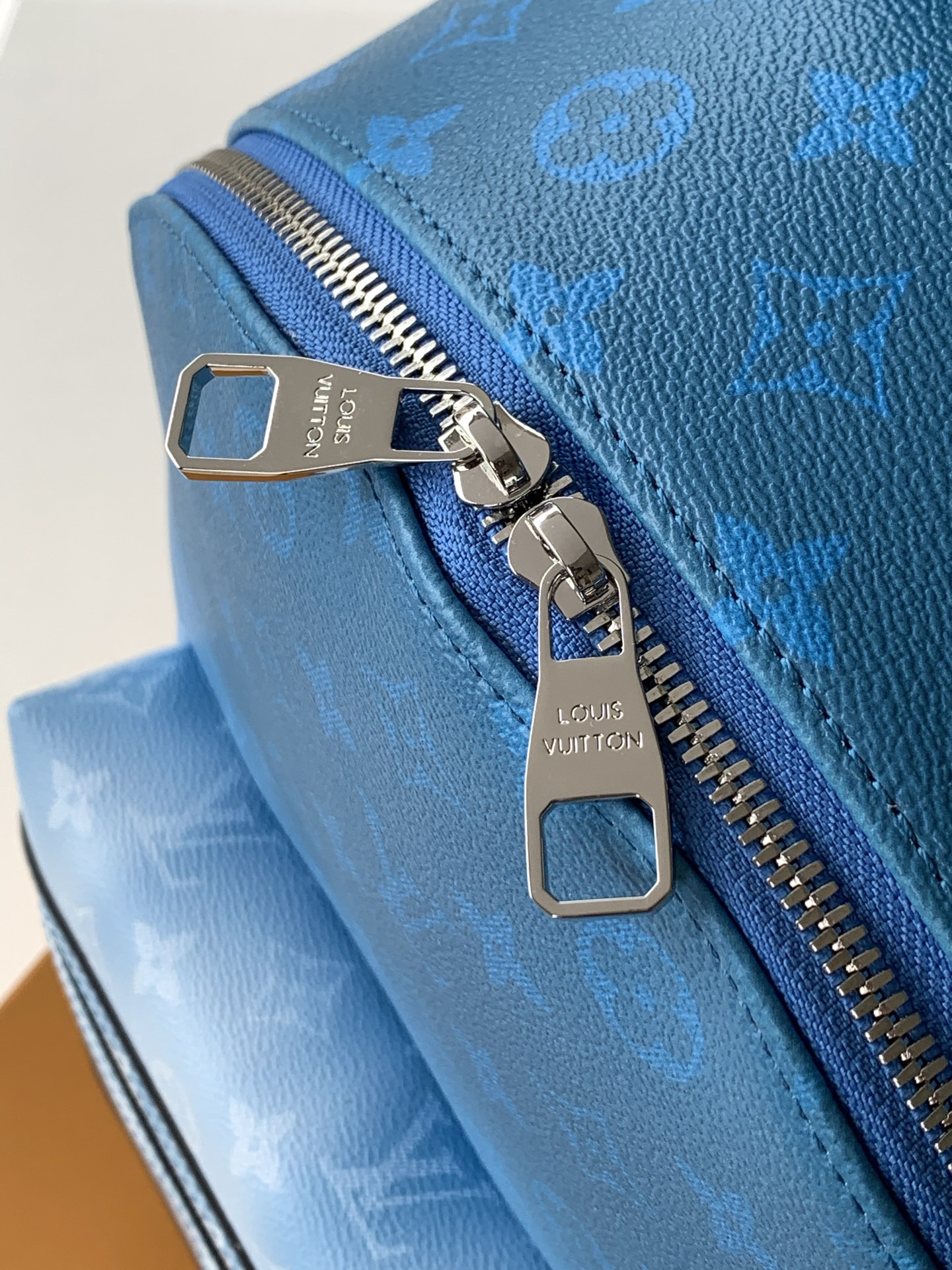 Louis Vuitton M28025渐变蓝 变码芯片163C