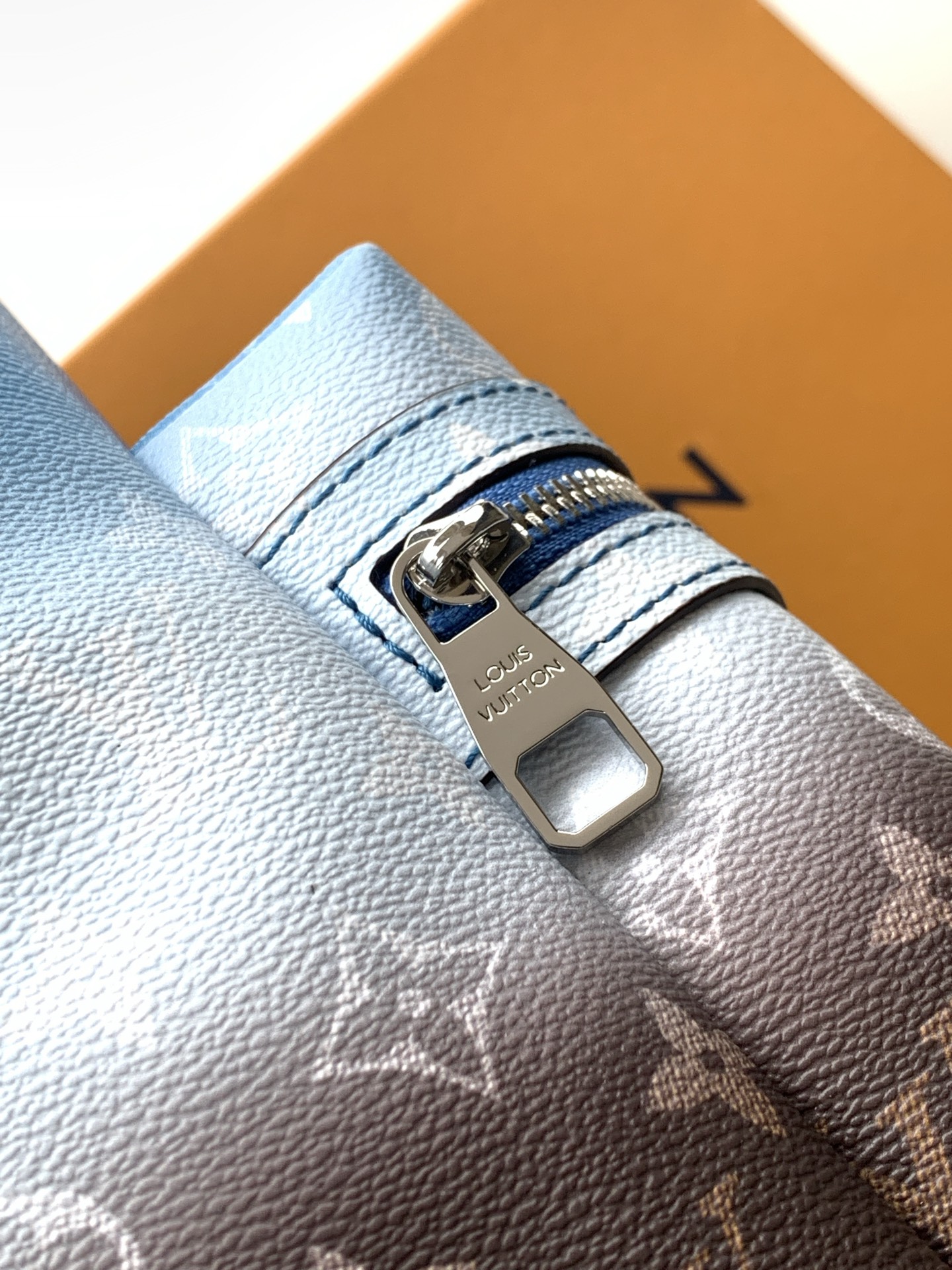 Louis Vuitton M28025渐变蓝 变码芯片163C