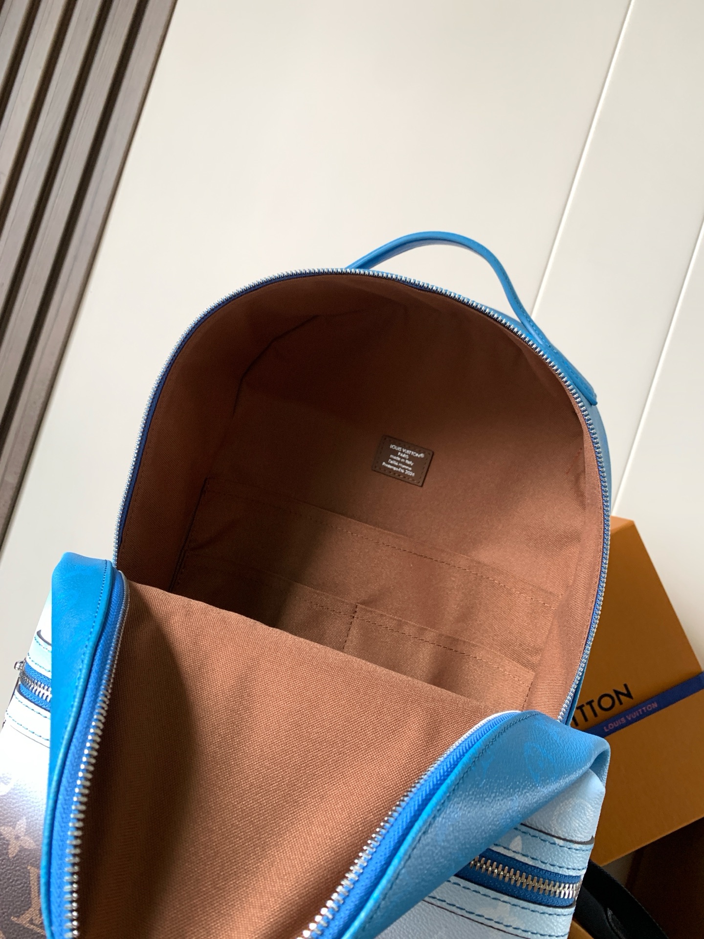 Louis Vuitton M28025渐变蓝 变码芯片163C