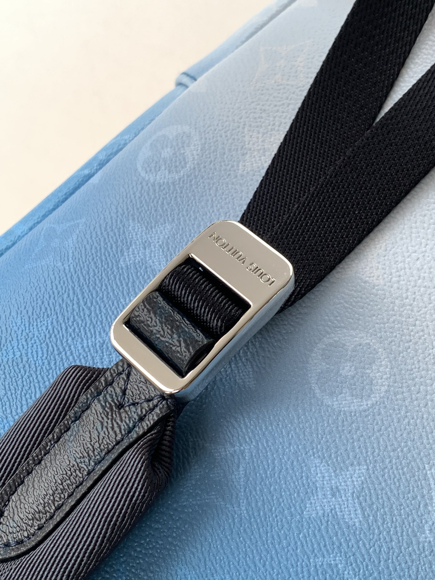 Louis Vuitton M28025渐变蓝 变码芯片163C