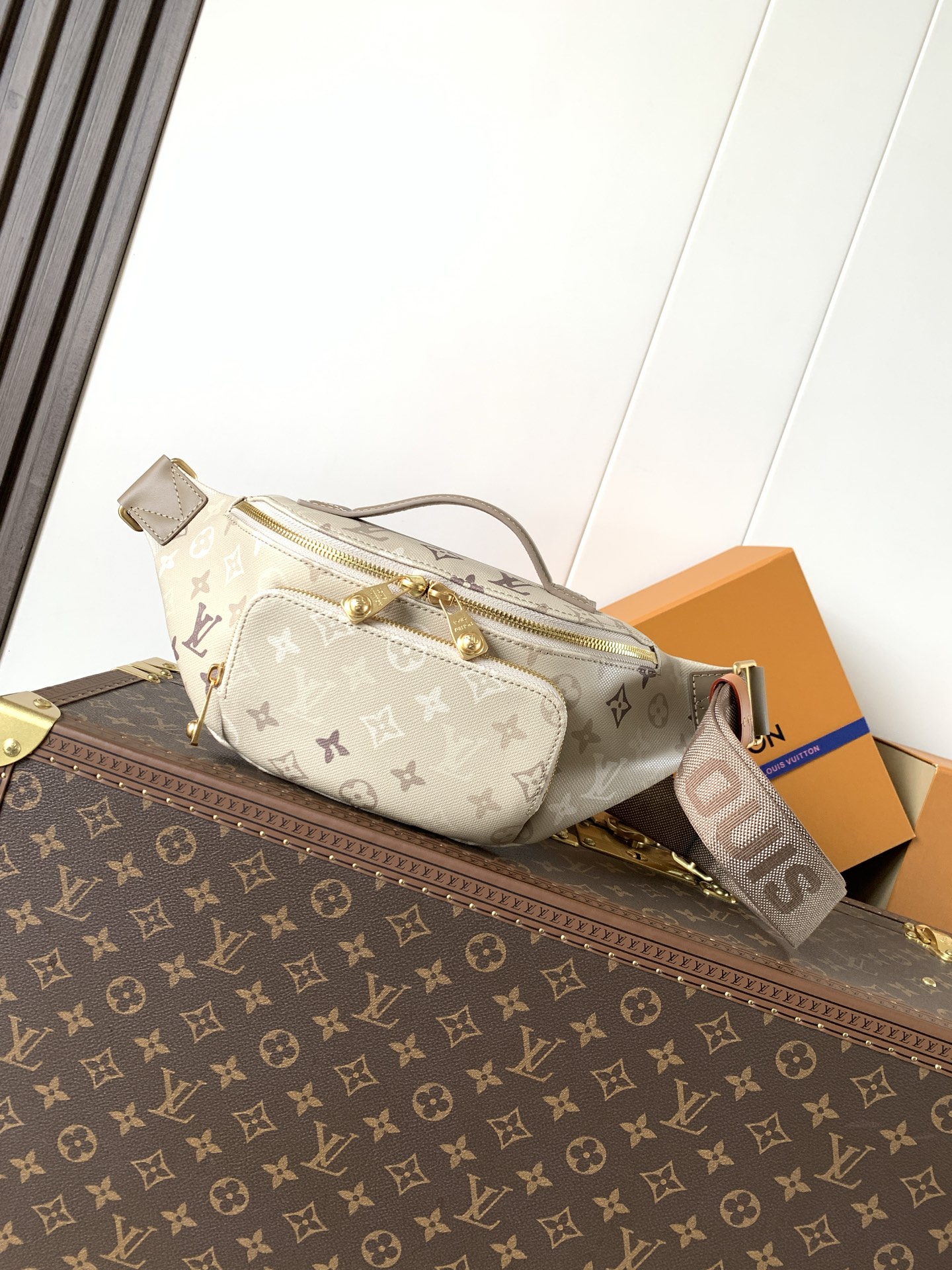 Ремень Louis Vuitton с монограммой
