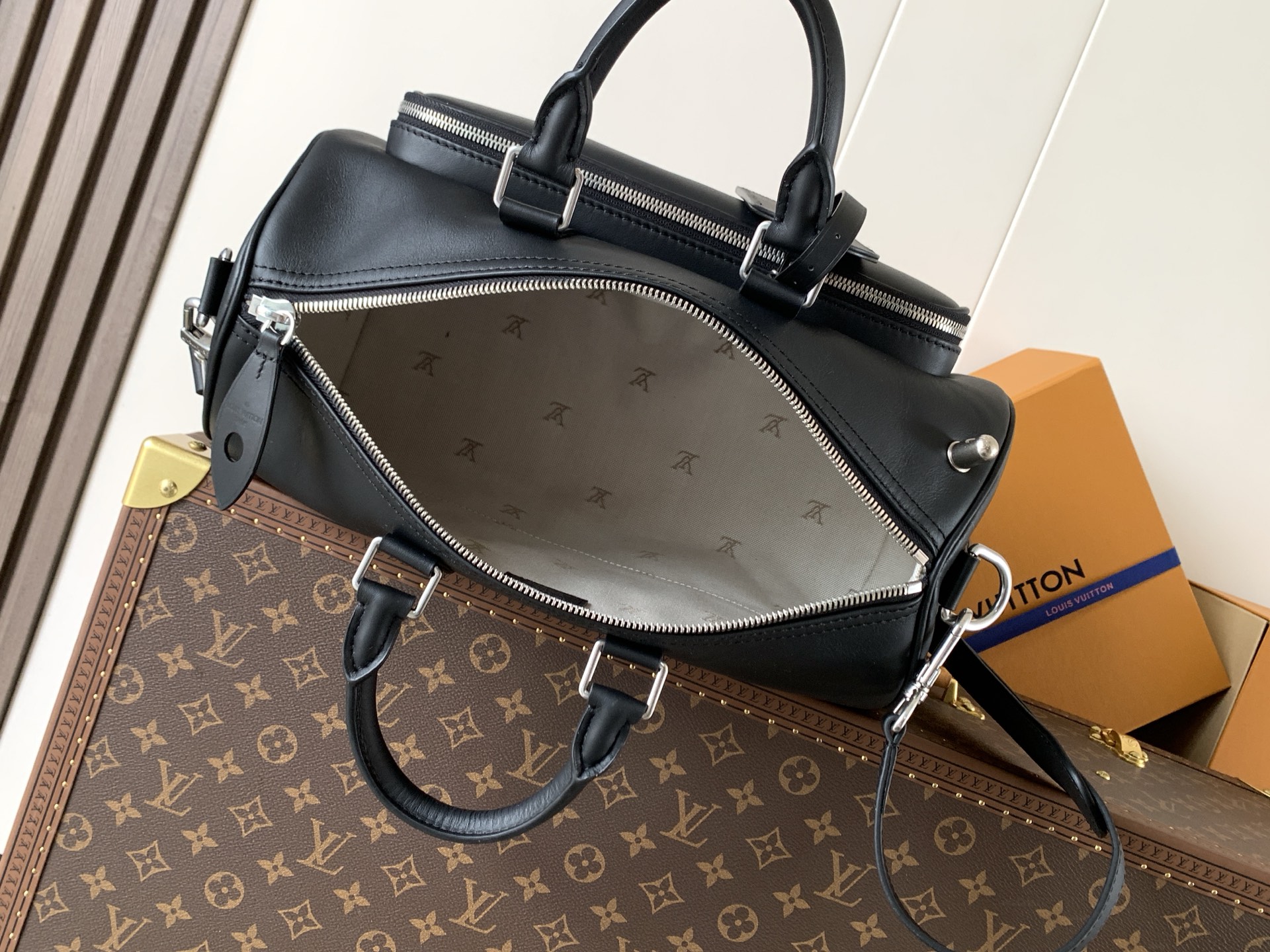 M28100棕色全皮M28100黑色全皮 顶级原单 变码芯片163C 本款 Keepall Cargo Bandouli