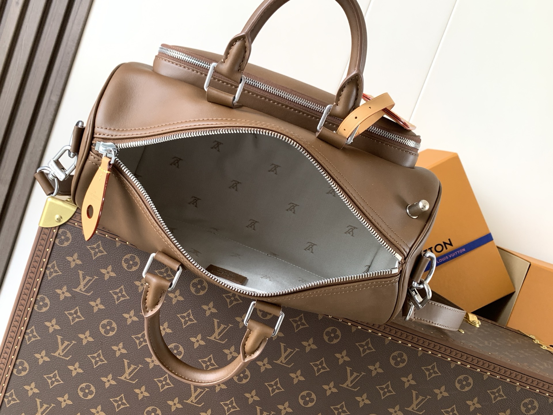 M28100棕色全皮M28100黑色全皮 顶级原单 变码芯片163C 本款 Keepall Cargo Bandouli