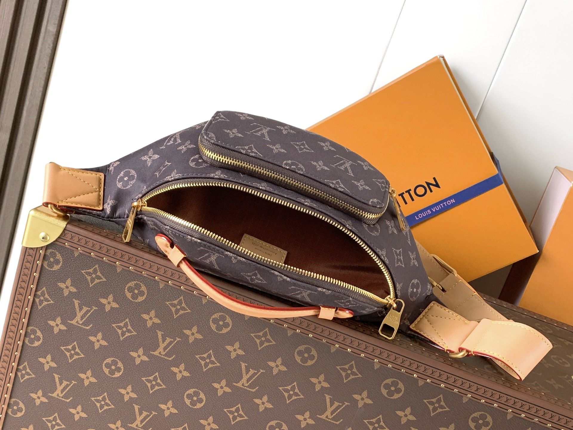Louis Vuitton Monogram Zip Belt Bag