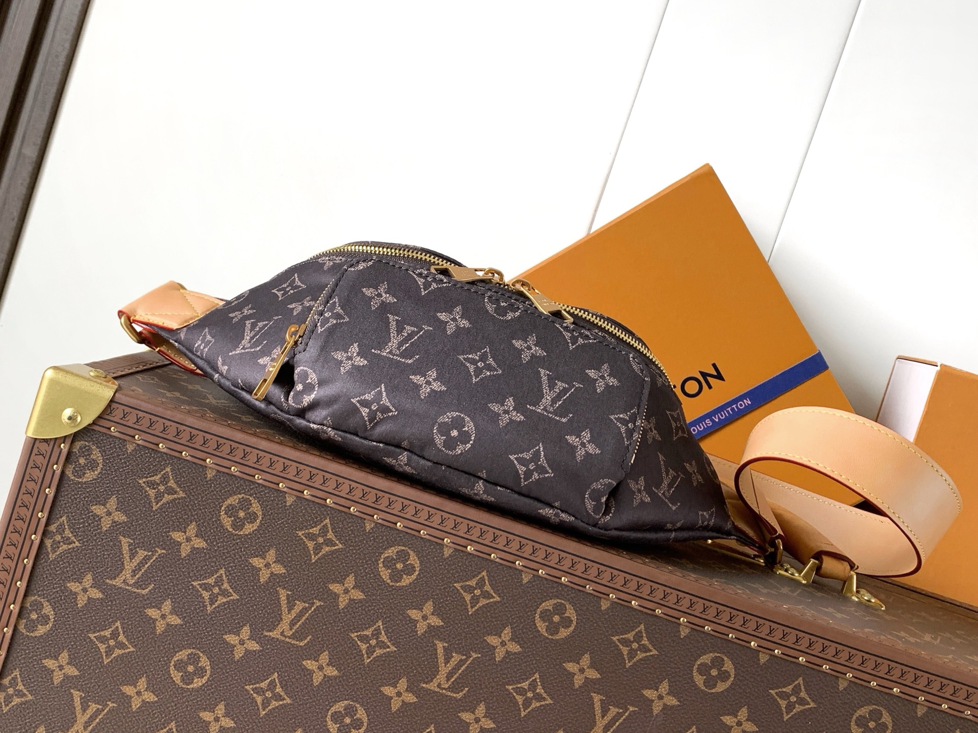 Louis Vuitton Monogram Zip Belt Bag