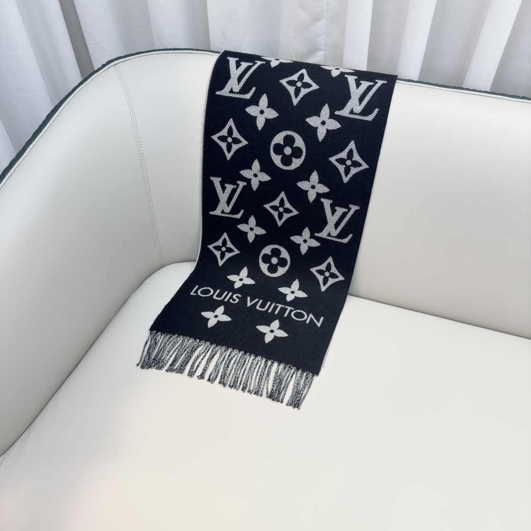 Louis Vuitton Haute Couture Silk Twill Scarf Shawl Ref.1A957A9E 4