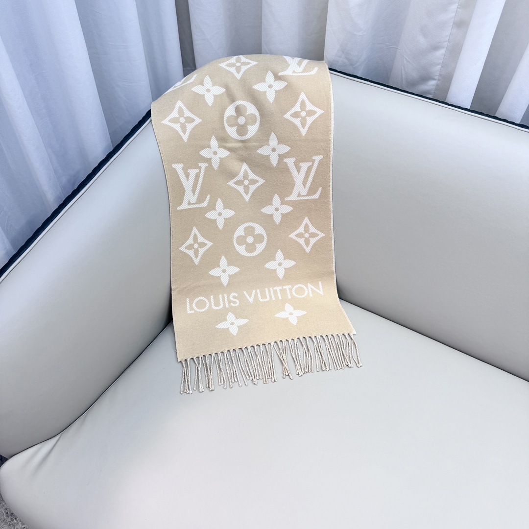 Louis Vuitton Haute Couture Silk Twill Scarf Shawl Ref.1A957A9E 3
