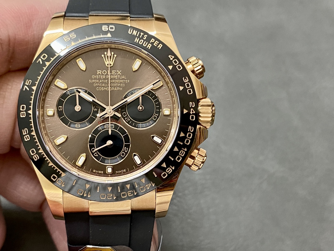 First Top
 Rolex Daytona Watch Gold