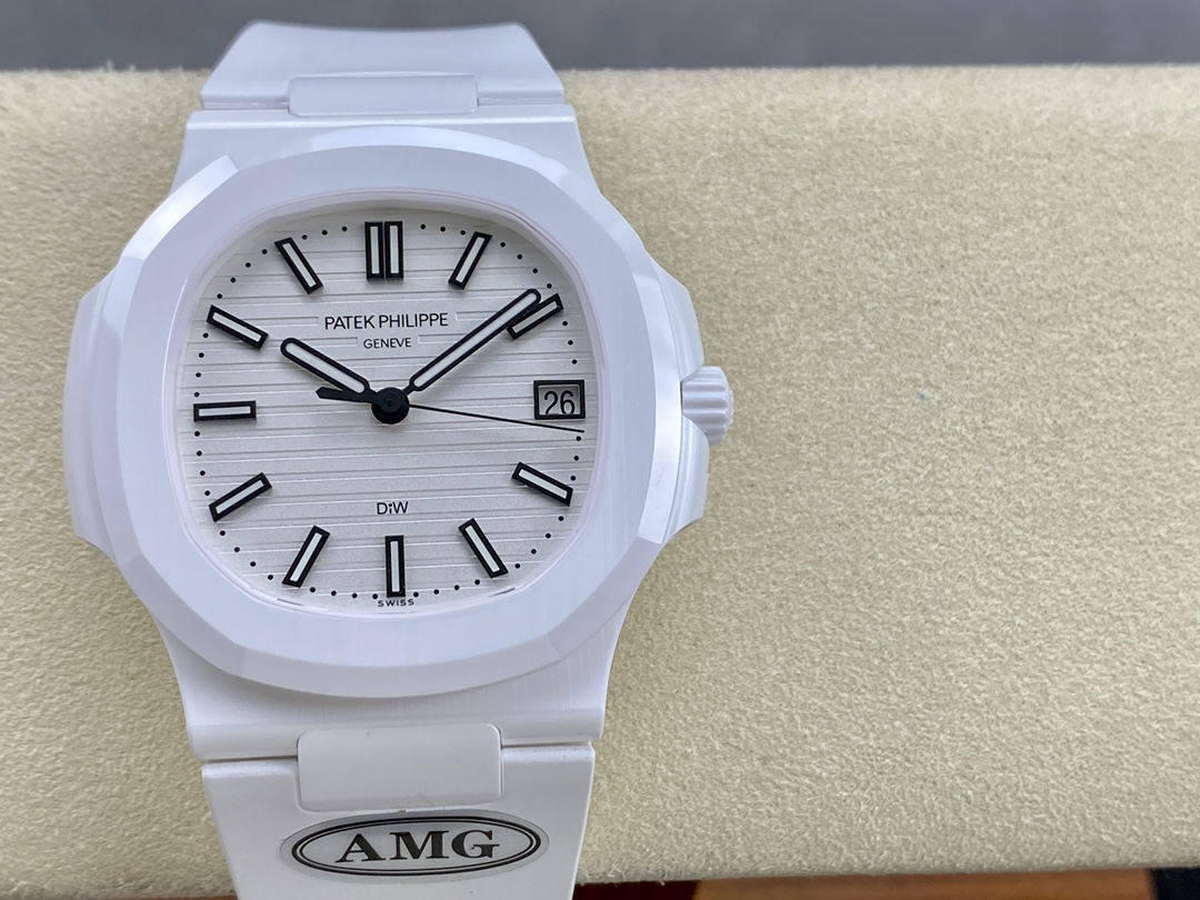 AMG Patek Philippe PP5711 Aet Nautilus PP Famille, 40mm 9015 Mouvement Ultra-Thin 8,6 mm ultra-élevé Men and Women Universal avec des vêtements de vêtements, osez-vous croire, Pure White Céramique Nouvelle Sélection de couleurs littérales Multi-produite Amg Joint Model Diw- aet Les détails sont remplis de la qualité de la fabrication, de la boucle de fleur de logo Patek d’origine, de la tête de poignée en céramique, de la machine à coquille ultra-mince 9015 Sérieusement, les détails exclusifs, la qualité supérieure du marché.