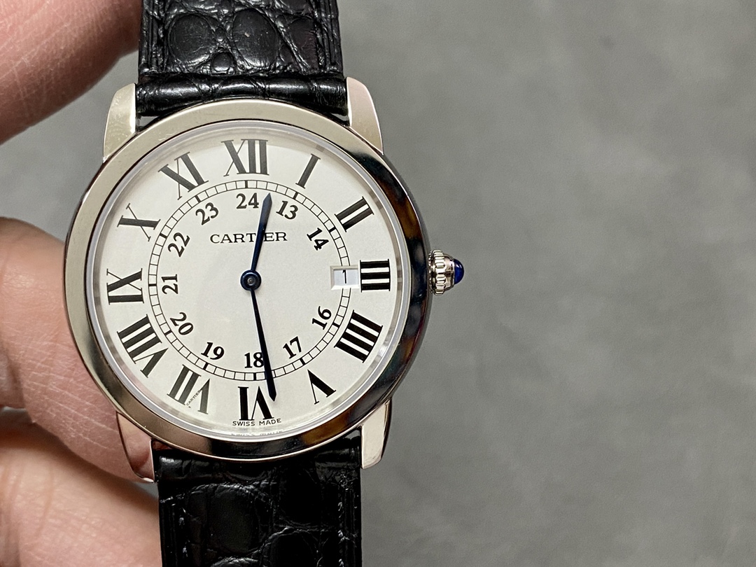 NO:144897,K11 Cartier London series couple watch, original mold opening, medium diameter 36mm small 29.5mm, original real crocodile leather strap. Original Swiss quartz movement (the movement appearance is the same as the original) stainless steel interchangeable strap. Women's watch, cartier, crocodile skin19860909K11 卡地亚 伦敦系列情侣对表 ,原装开模,直径中号36mm 小号29.5mm,原配真鳄鱼皮表带.原装瑞士石英机芯(机芯外观与原装一致）精钢可互换表带.女表,,cartier,crocodile skin,Watch