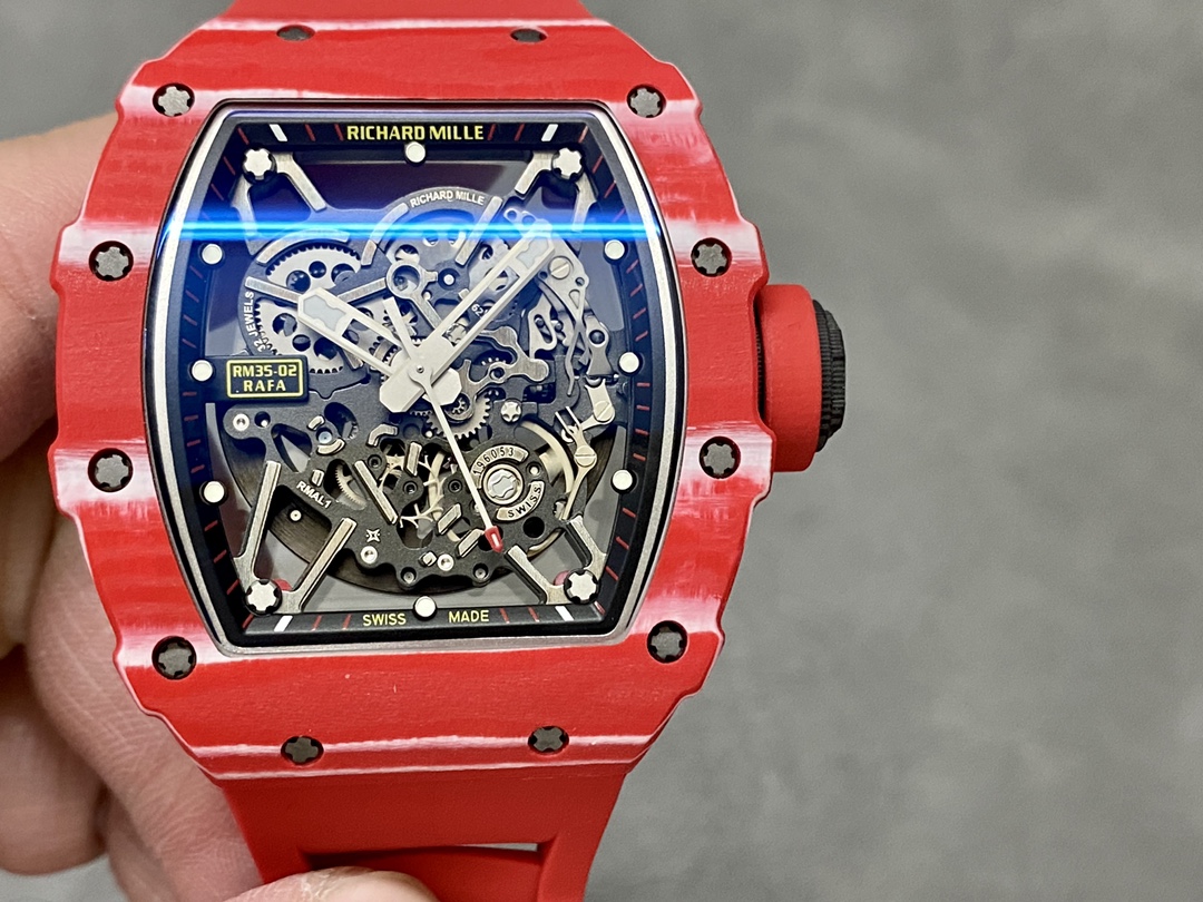 NO:144645,BBR Top-up RM35-02 Billionaire's ticket RICHARD MILLE RM 35-02 RAFAEL NADAL carbon fiber fully automatic mechanical watch!  1 movement exclusively developed original RMAL1 hollow fully self-ground mechanical movement. White gem shock absorber!  One of the highest versions at present. 2. The case is imported from NTT original pattern carbon fiber, and is made of lightweight model. It weighs only 50g. The inner liner and the cover steel are made of titanium alloy material and CNC high-precision processing, making the case perfect and seamless!  Really achieve the original and authentic details. 3 Dial: hollow dial with classic black and red track shadow to show the unique charm of the watch. 4: Double anti-glare effect of the watch mirror sapphire crystal mirror. 5: Natural rubber strap with braided Velcro strap, perfect fit for the wrist curve, giving you an ultimate experience!  6: Original folding buckle of titanium alloy,19860909BBR 顶配RM35-02 亿万富翁的入场券 RICHARD MILLE 理查德米勒RM 35-02 RAFAEL NADAL碳纤维全自动机械腕表！ 1机芯独家研发原装RMAL1镂空全自地机械机芯.白色宝石避震器！目前最高版本之一. 2表壳进口NTT原装纹路碳纤维打造、轻量级表款,克重仅50g、内胆与表盖钢件采用钛合金材料、CNC高精密加工、使表壳配合完美无缝隙！真正做到原装正品细节. 3表盘:镂空表盘搭配经典黑红赛道内影 展现腕表独有魅力 4:表镜蓝宝石水晶镜面双防眩效果. 5:表带天然橡胶表带、与编制魔术贴表带选择、完美贴合手腕曲线 给你一种极致体验！ 6:表扣钛合金原装折叠表扣,,Watch