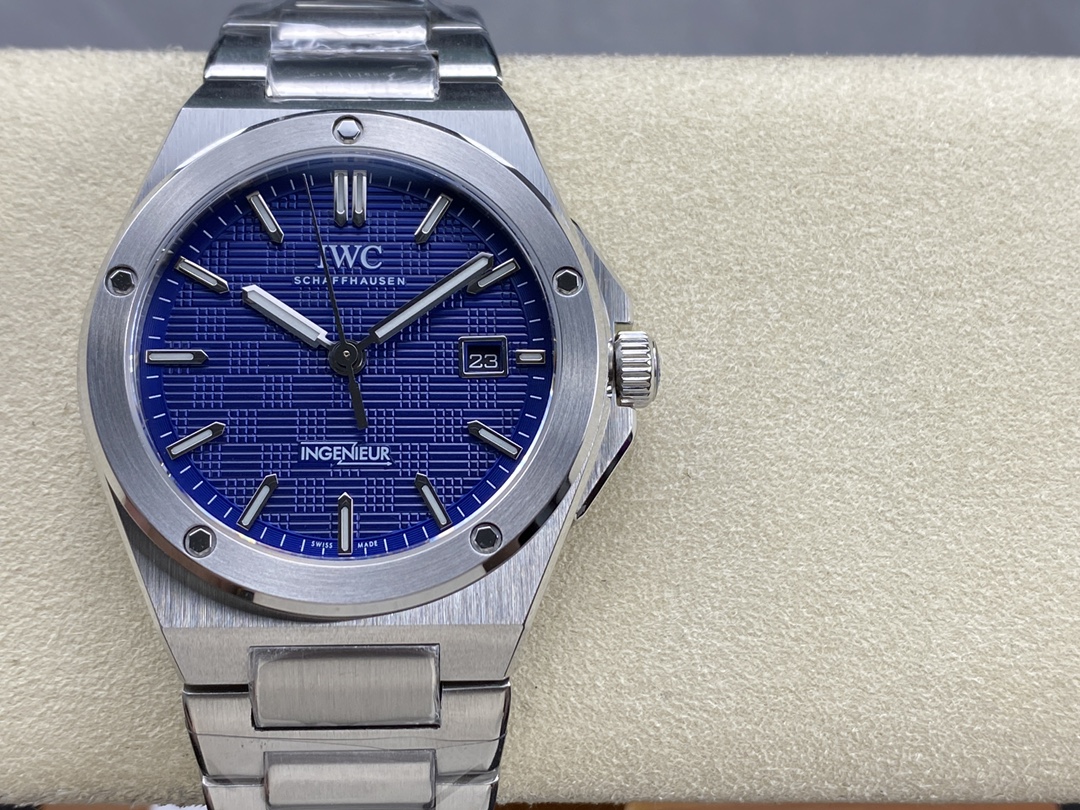 Noi offriamo
 IWC Ingenieur Orologio da Polso Blu 2824 Movement