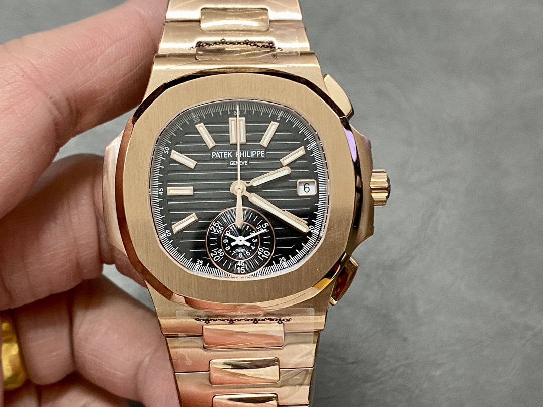 NO:145665,V2 version has real functions, really small seconds!  3K factory launched shockingly - Patek Philippe Nautilus/1A-014 multi-function chronograph V2 version, real small seconds, real functions!  [Case] ​​The watch size is 40.5 mm. The pillow-shaped case that is consistent with the authentic product uses two craftsmanship combinations of front brushed and side polished, with clear layers and full texture. It shows exquisite craftsmanship. [Watch strap] is tailored one by one with the original strap. The central polished part of each strap can present the shape of a diamond, showing high-end texture. [Movement] The 3K factory uses a customized version of PP.CH28-movement, which perfectly restores the authentic, hour, minute, second, date, and chronograph. The 3K craftsmanship is welcome to taste it!  ,,patek philippe19860909V2版真功能,真小秒！3K工厂震撼推出——百达翡丽鹦鹉螺/1A-014多功能计时腕表V2版本,真小秒、真功能！【表壳】腕表尺寸40.5毫米,同正品一致的枕型表壳采用正面拉丝,侧面抛光的两种工艺组合,层次感分明,质感十足.尽显精湛工艺.【表带】采用原装表带一比一量身打造,每节表带的中央抛光部位,都能呈现钻石的形状,尽显高级质感.【机芯】3K厂采用定制版PP.CH28-机芯,完美还原正品,时分秒,日期,和计时大秒功能.3K匠心之作,欢迎各位表友品鉴！,,patek philippe,Watch