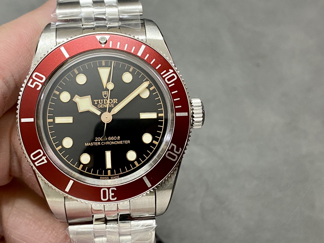 Replica di nuovo designer
 Tudor Orologio da Polso Nero Borgogna Oro Verde Rosso Con diamanti Vintage