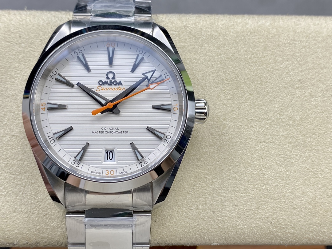 NO:148942,The new products of the N1 Factory Omega Seamaster Rice series are on the market, and it is coming!  1 Spend huge money to open the original mold CNC shell cover, regardless of cost, size 41.5mm thick 13.5m pair of original version!  2 imported 904L stainless steel case, the case steel strip is uniformly synchronized with original!  3 literally upgraded, the newly-soled dial is decorated with horizontal 