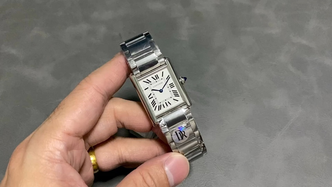 The Best Designer
 Cartier mirror quality
 Watch