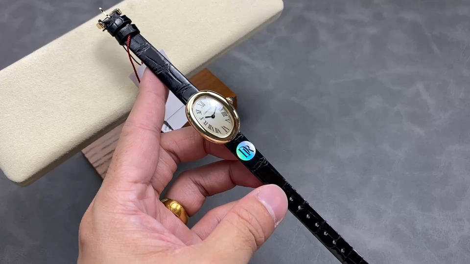 Cartier Baignoire Women's Watch,Classic Oval Design, Leather Band, Quartz Movement