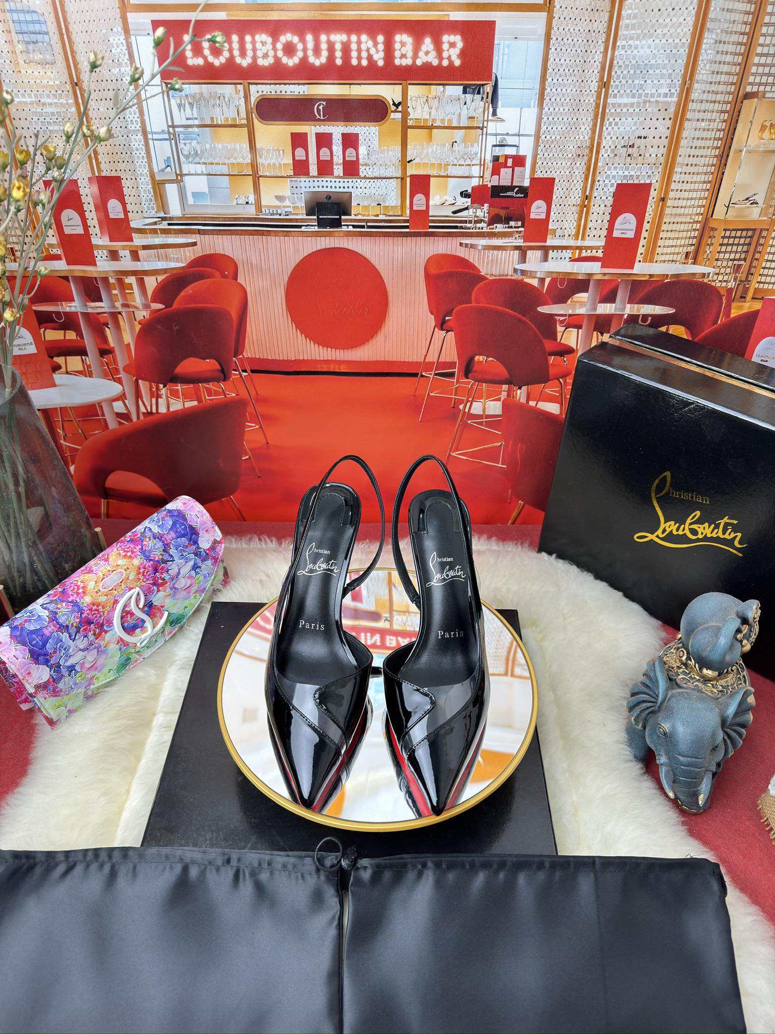 NO:166257,Rear air cool w. RMB size 34 size - 43 size (34.40.41.42.43. Custom made no return or exchange) Heel10 cm Colour black Material imported patent leather The inner lining is imported from Italy mixed-bred sheepskin outsole original Italian middle top leather outsole, high heels, manolo blahnik, christian louboutin, high heels, sheepskin, Leather soles19860909后空凉w.  RMB size34码-43码（34.40.41.42.43.定做不退不换） Heel10 cm Colour黑色 材料 鞋面进口漆皮 内里采用意大利进口混种羊皮 大底原版意大利进中顶级真皮大底,高跟鞋,manolo blahnik,christian louboutin,high heels,sheepskin,Leather soles,Women's Shoes