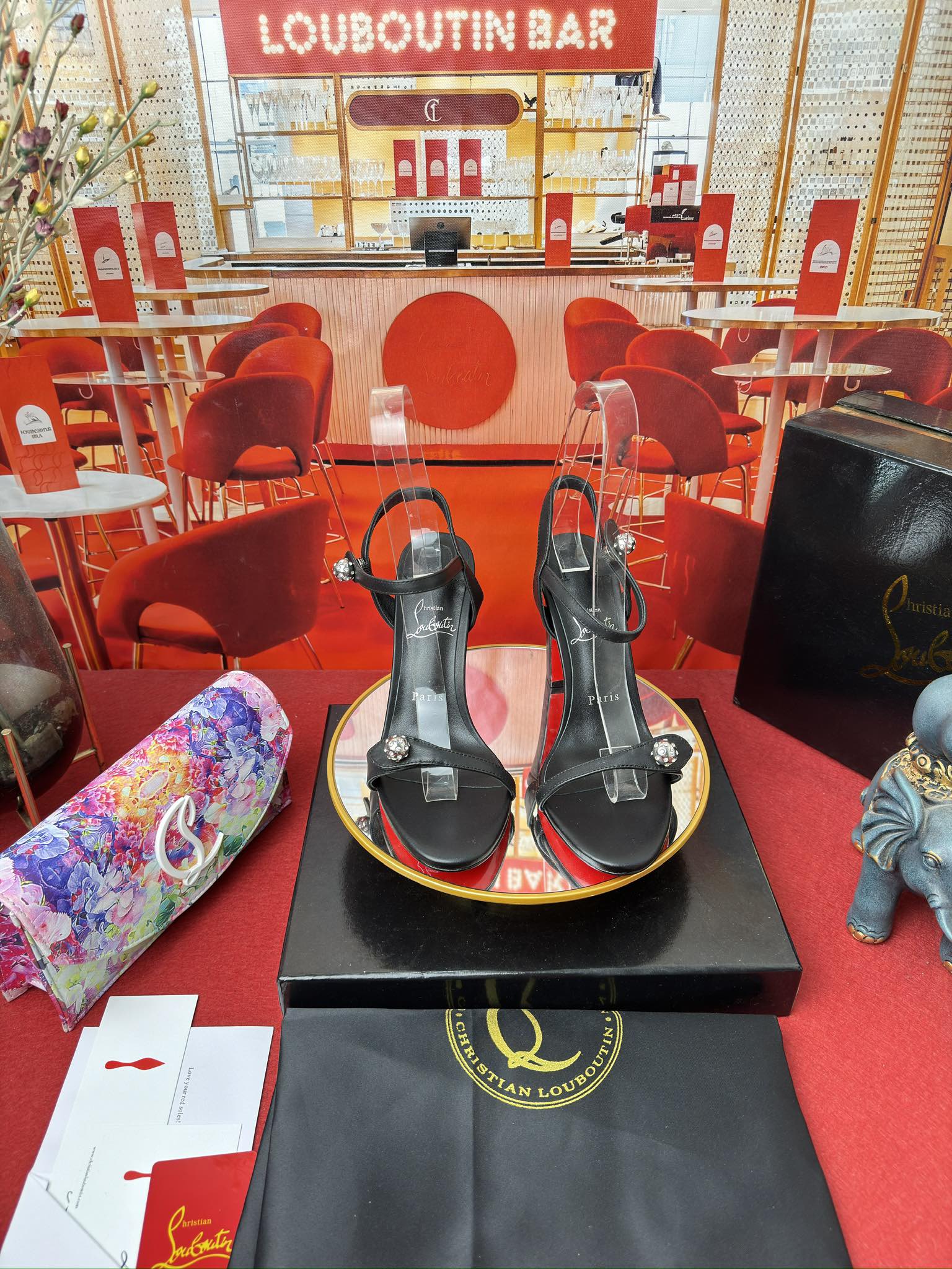 NO:166264,Thick heel sandals w. RMB size 34 size - 43 (34.40.41.42.43. Custom made no return or exchange) Heel8.5cm Colour black, yellow, silver Material Imported cowhide/paper leather The inner lining is imported from Italy mixed-bred sheepskin outsole original Italian middle-level top leather outsole, high heels, manolo blahnik, christian louboutin, sandals, high heels, cowhide, sheepskin, Leather soles19860909粗跟凉鞋w.  RMB size34码-43码（34.40.41.42.43.定做不退不换） Heel8.5cm Colour黑色,黄色,银色 材料 鞋面进口牛皮/漆皮 内里采用意大利进口混种羊皮 大底原版意大利进中顶级真皮大底,高跟鞋,manolo blahnik,christian louboutin,sandals,high heels,cowhide,sheepskin,Leather soles,Women's Shoes