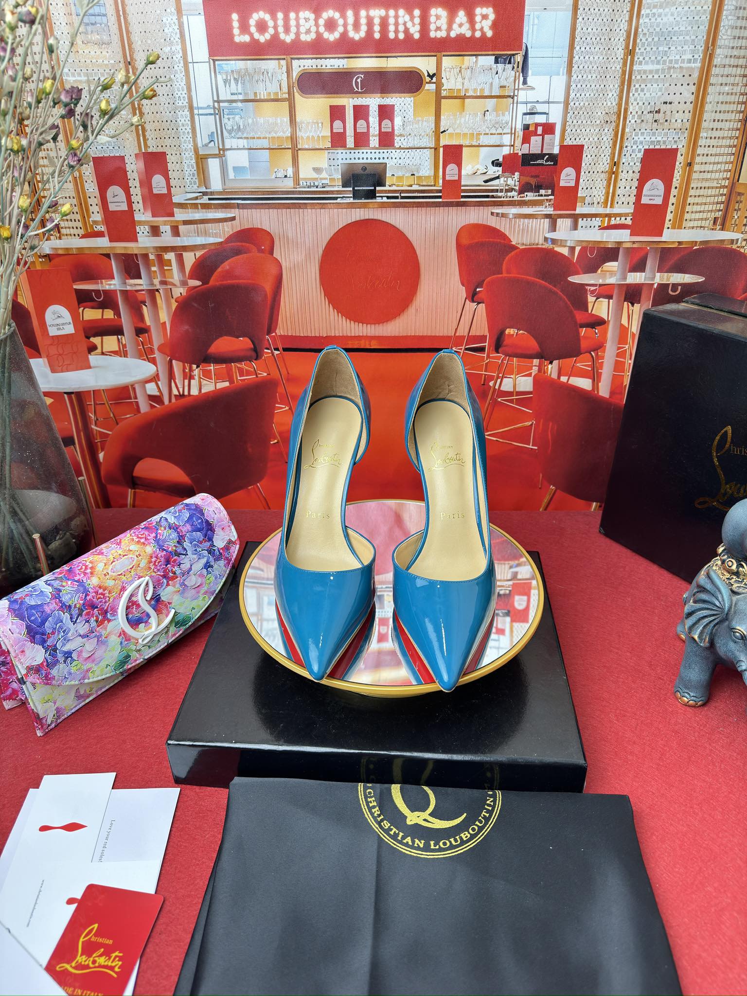 NO:166267,Patent leather single shoes (special color customization model) RMB (customized without return and exchange) Size34-44 (34.40.41.42.43.44 Half size customization without return and exchange) Colour has many colors Heel flat sole-6.5-8.5-10-12 Upper imported patent leather The inner lining is made of Italian imported mixed sheepskin inner lining, outsole original Italian imported AR1 top leather outsole, high heels, manolo blahnik, christian louboutin, high heels, sheepskin, Leather soles19860909漆皮单鞋（特别颜色定制款） RMB (定做不退换) Size34-44(34.40.41.42.43.44半码定做不退换) Colour颜色多多 Heel平底-6.5-8.5-10-12 鞋面进口漆皮 内里采用意大利进口混种羊皮内里 大底原版意大利进口AR1顶级真皮大底,高跟鞋,manolo blahnik,christian louboutin,high heels,sheepskin,Leather soles,Women's Shoes