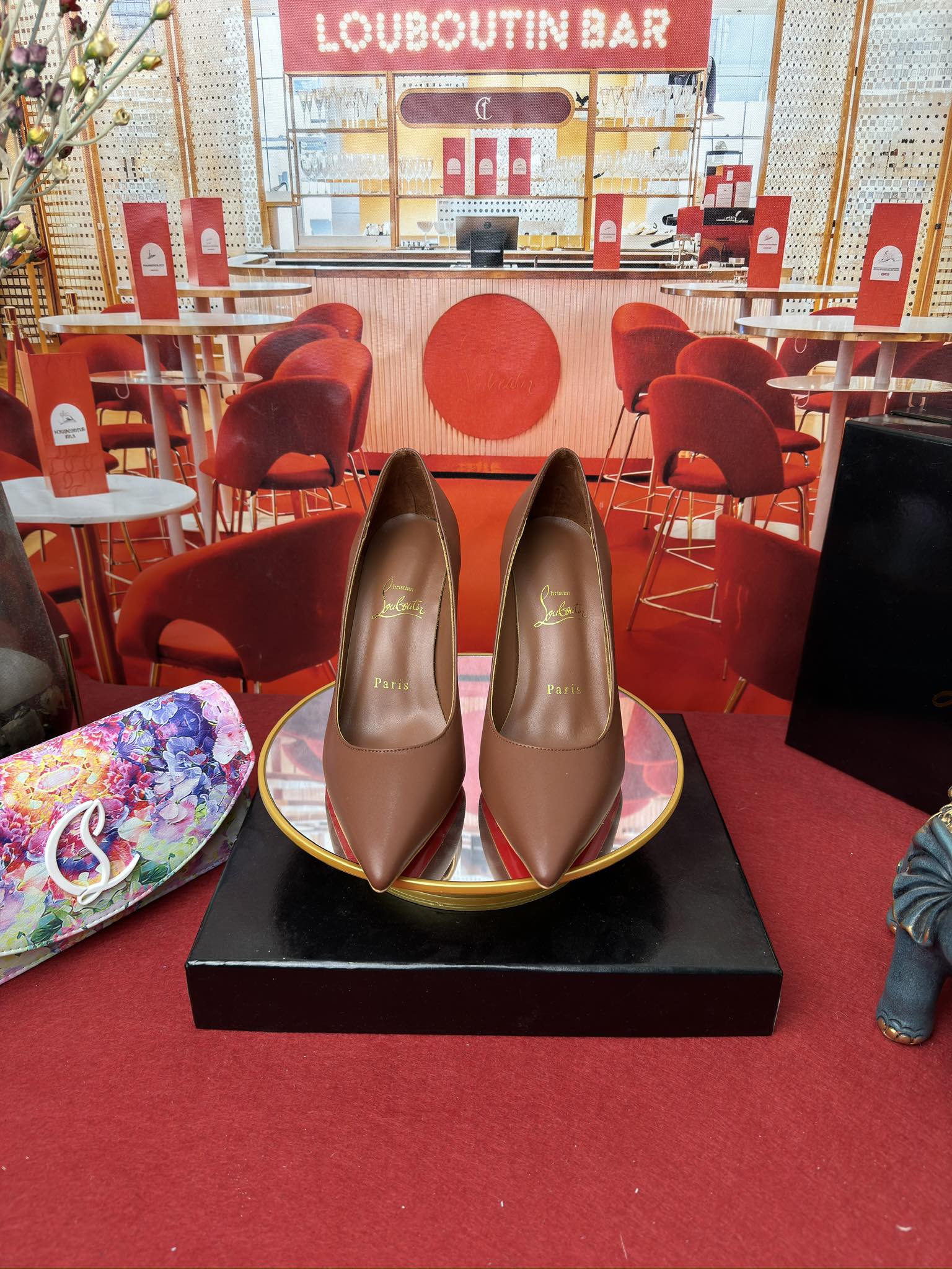 NO:166276,Cowhide single shoes (special color customization model) RMB (customized without return and exchange) Size34-44 (34.40.41.42.43.44 Half size customization without return and exchange) Colour has many colors Heel flat sole-6.5-8.5-10-12 Imported cowhide upper The inner lining is made of Italian imported mixed sheepskin inner lining, outsole original Italian imported AR1 top leather outsole, high heels, manolo blahnik, christian louboutin, high heels, cowhide, sheepskin, Leather soles19860909牛皮单鞋（特别颜色定制款） RMB (定做不退换) Size34-44(34.40.41.42.43.44半码定做不退换) Colour颜色多多 Heel平底-6.5-8.5-10-12 鞋面进口牛皮 内里采用意大利进口混种羊皮内里 大底原版意大利进口AR1顶级真皮大底,高跟鞋,manolo blahnik,christian louboutin,high heels,cowhide,sheepskin,Leather soles,Women's Shoes