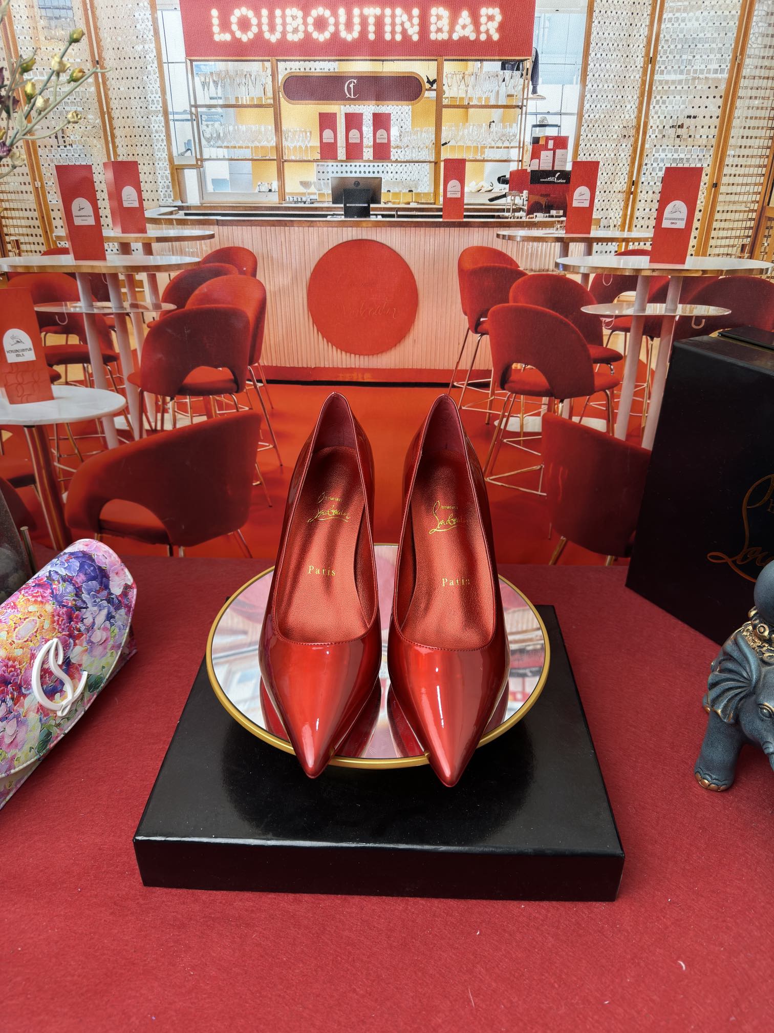 NO:166279,Patent leather single shoes (special color customization model) RMB (customized without return and exchange) Size34-44 (34.40.41.42.43.44 Half size customization without return and exchange) Colour has many colors Heel flat sole-6.5-8.5-10-12 Upper imported patent leather The inner lining is made of Italian imported mixed sheepskin inner lining, outsole original Italian imported AR1 top leather outsole, high heels, manolo blahnik, christian louboutin, high heels, sheepskin, Leather soles19860909漆皮单鞋（特别颜色定制款） RMB (定做不退换) Size34-44(34.40.41.42.43.44半码定做不退换) Colour颜色多多 Heel平底-6.5-8.5-10-12 鞋面进口漆皮 内里采用意大利进口混种羊皮内里 大底原版意大利进口AR1顶级真皮大底,高跟鞋,manolo blahnik,christian louboutin,high heels,sheepskin,Leather soles,Women's Shoes