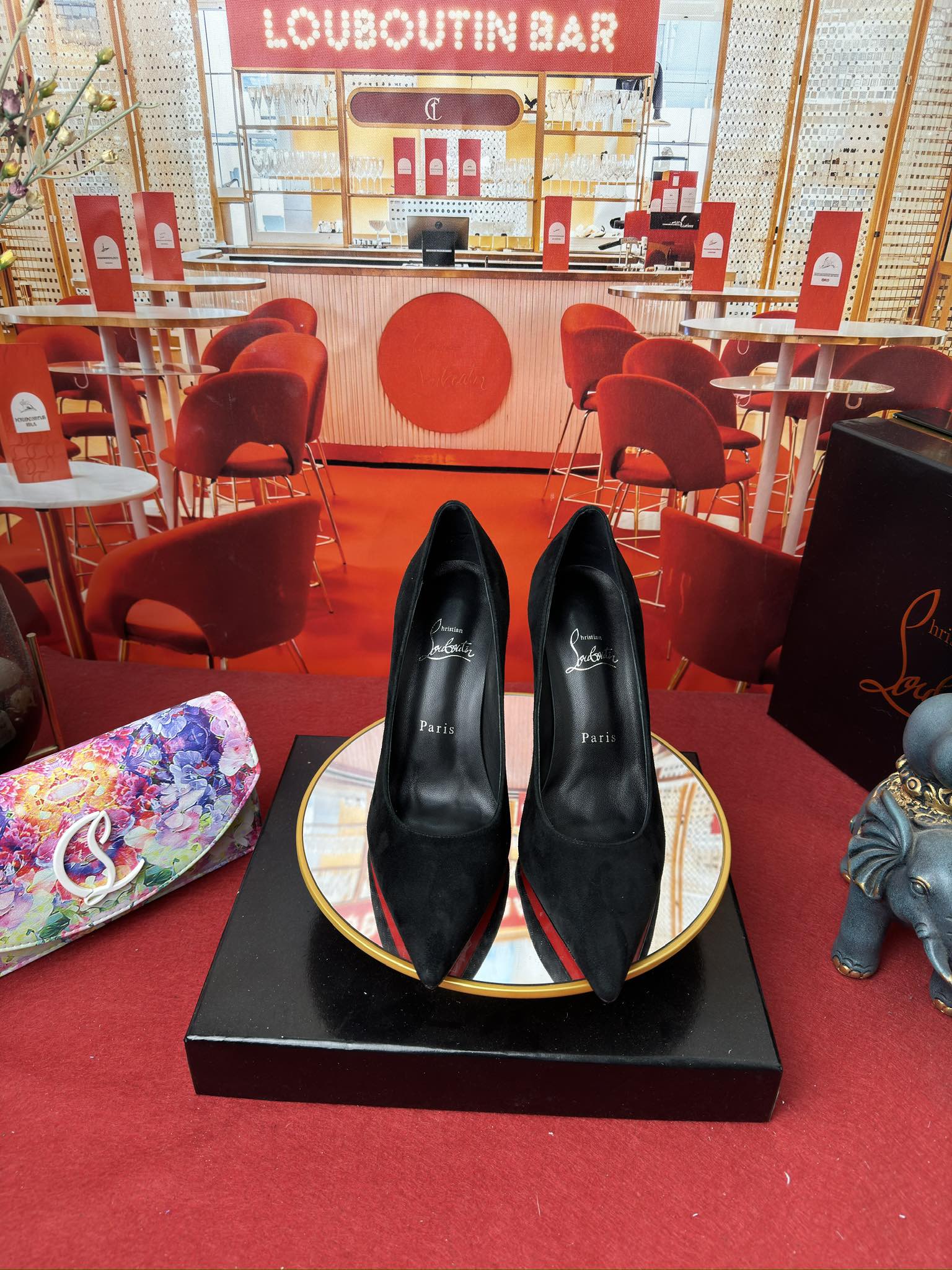 NO:166282,Yangjing single shoes (special color customization model) RMB (customized without return and exchange) Size34-44 (34.40.41.42.43.44 Half size customization without return and exchange) Colour has many colors Heel flat sole-6.5-8.5-10-12 Upper imported Yangjing The inner lining uses Italian imported mixed-bred sheepskin inner lining, outsole original Italian imported AR1 top leather outsole, high heels, manolo blahnik, christian louboutin, high heels, sheepskin, sheep, Leather soles19860909羊京单鞋（特别颜色定制款） RMB (定做不退换) Size34-44(34.40.41.42.43.44半码定做不退换) Colour颜色多多 Heel平底-6.5-8.5-10-12 鞋面进口羊京 内里采用意大利进口混种羊皮内里 大底原版意大利进口AR1顶级真皮大底,高跟鞋,manolo blahnik,christian louboutin,high heels,sheepskin,sheep,Leather soles,Women's Shoes