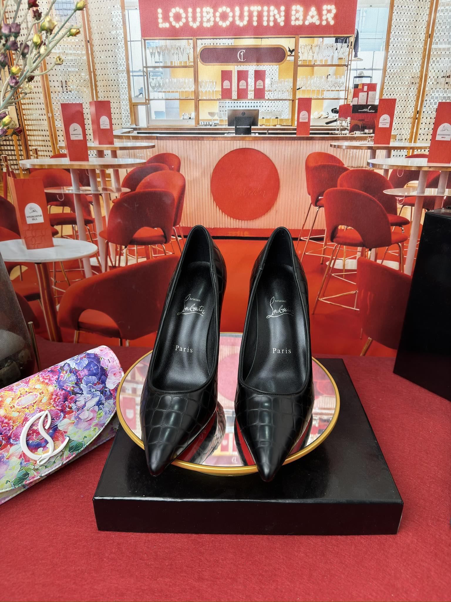 NO:166275,Stone pattern cowhide single shoes (special material customization model) RMB (customized without return and exchange) Size34-44 (34.40.41.42.43.44 Half size customized without return and exchange) Colour has many colors Heel flat sole-6.5-8.5-10-12 Imported stone pattern cowhide inner lining with Italian imported mixed sheepskin inner lining original Italian imported AR1 top-grade genuine leather sole, high heels, manolo blahnik, christian louboutin, high heels, cowhide, sheepskin, Leather soles19860909石头纹牛皮单鞋（特别材料定制款） RMB (定做不退换) Size34-44(34.40.41.42.43.44半码定做不退换) Colour颜色多多 Heel平底-6.5-8.5-10-12 鞋面进口石头纹牛皮 内里采用意大利进口混种羊皮内里 大底原版意大利进口AR1顶级真皮大底,高跟鞋,manolo blahnik,christian louboutin,high heels,cowhide,sheepskin,Leather soles,Women's Shoes