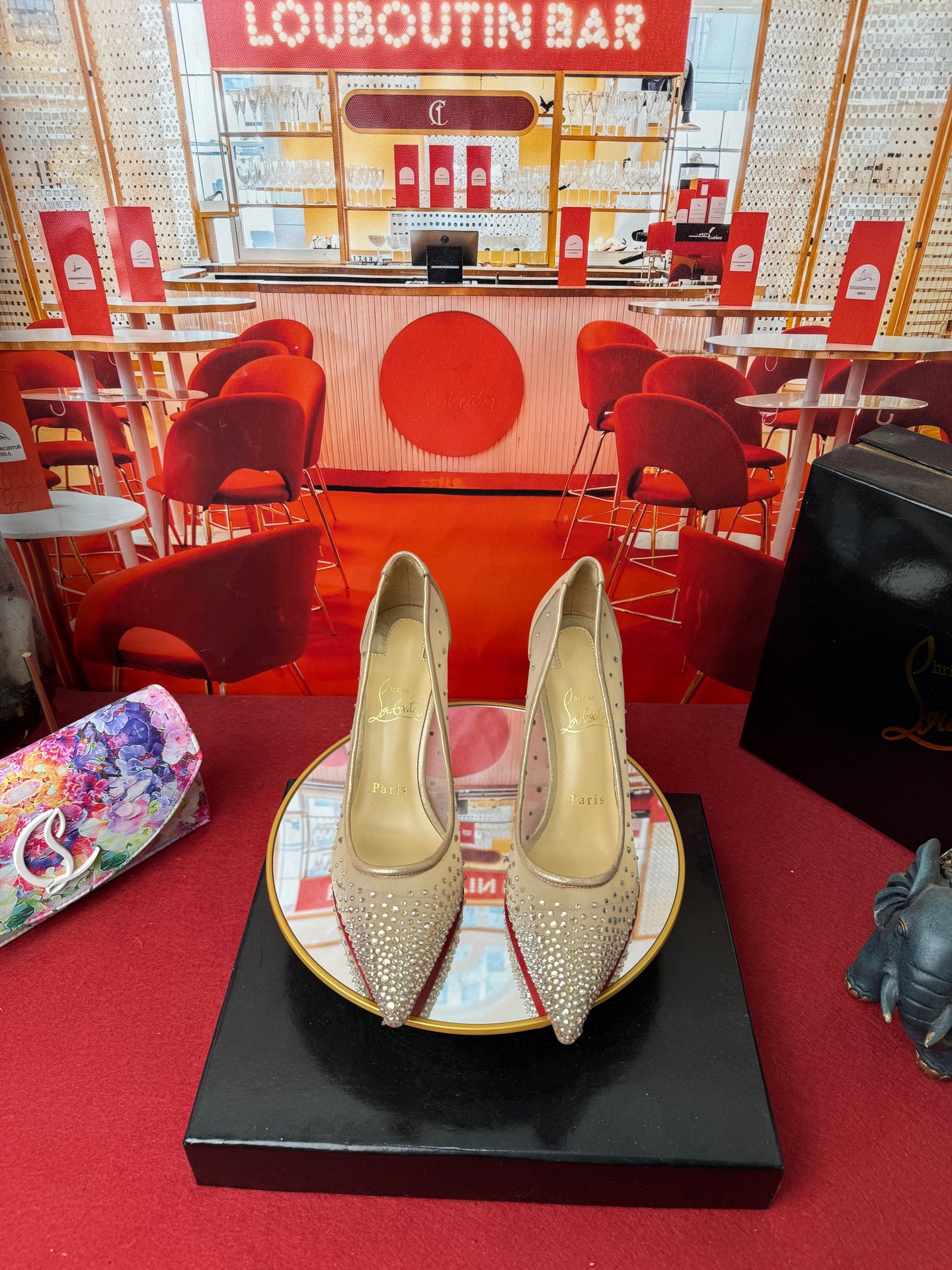 NO:166287,Mesh diamond single shoe series RMB Size34-43 (34.40.41.42.43. Half size custom made without return) Colour Champagne Gold Heel Flat Sole-6.5-8.5-10-12 Upper imported mesh material The inner lining is made of Italian imported mixed sheepskin inner lining, outsole original Italian imported AR1 top leather outsole, high heels, manolo blahnik, christian louboutin, high heels, sheepskin, Leather soles19860909网钻单鞋系列 RMB Size34-43（34.40.41.42.43.半码定做不退换) Colour香槟金 Heel平底-6.5-8.5-10-12 鞋面进口网材料 内里采用意大利进口混种羊皮内里 大底原版意大利进口AR1顶级真皮大底,高跟鞋,manolo blahnik,christian louboutin,high heels,sheepskin,Leather soles,Women's Shoes