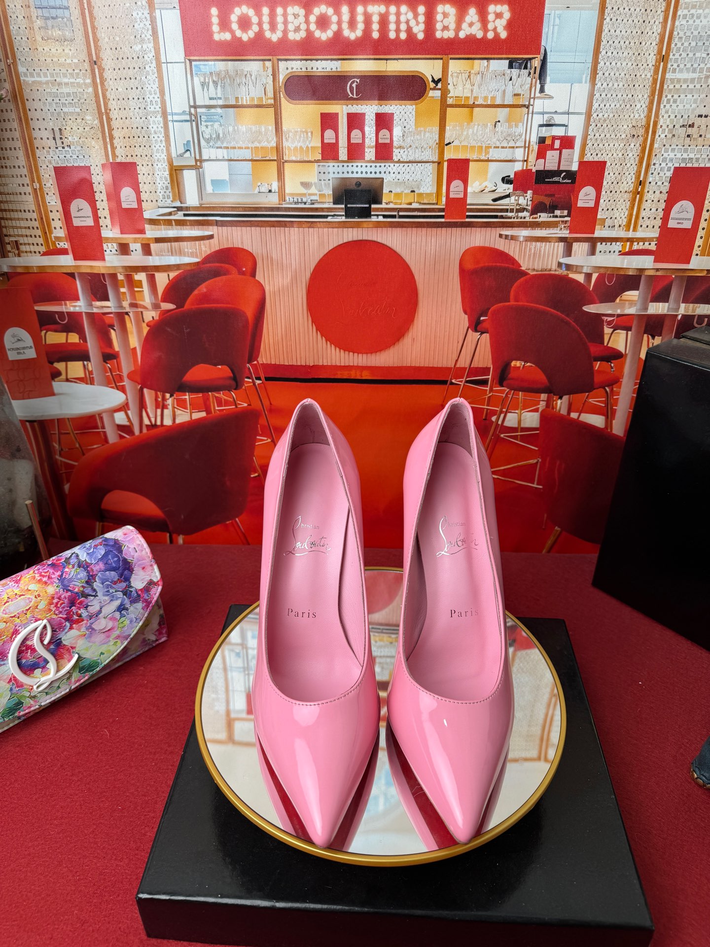 NO:166289,Patent leather single shoes (special color customization) RMB (customized without return and exchange) Size34-44 (34.40.41.42.43.44 Half size customization without return and exchange) Colour has many colors Heel flat sole-6.5-8.5-10-12 Upper imported patent leather The inner lining is made of Italian imported mixed sheepskin inner lining, outsole original Italian imported AR1 top leather outsole, high heels, manolo blahnik, christian louboutin, high heels, sheepskin, Leather soles19860909漆皮单鞋（特别颜色定做） RMB (定做不退换) Size34-44(34.40.41.42.43.44半码定做不退换) Colour颜色多多 Heel平底-6.5-8.5-10-12 鞋面进口漆皮 内里采用意大利进口混种羊皮内里 大底原版意大利进口AR1顶级真皮大底,高跟鞋,manolo blahnik,christian louboutin,high heels,sheepskin,Leather soles,Women's Shoes