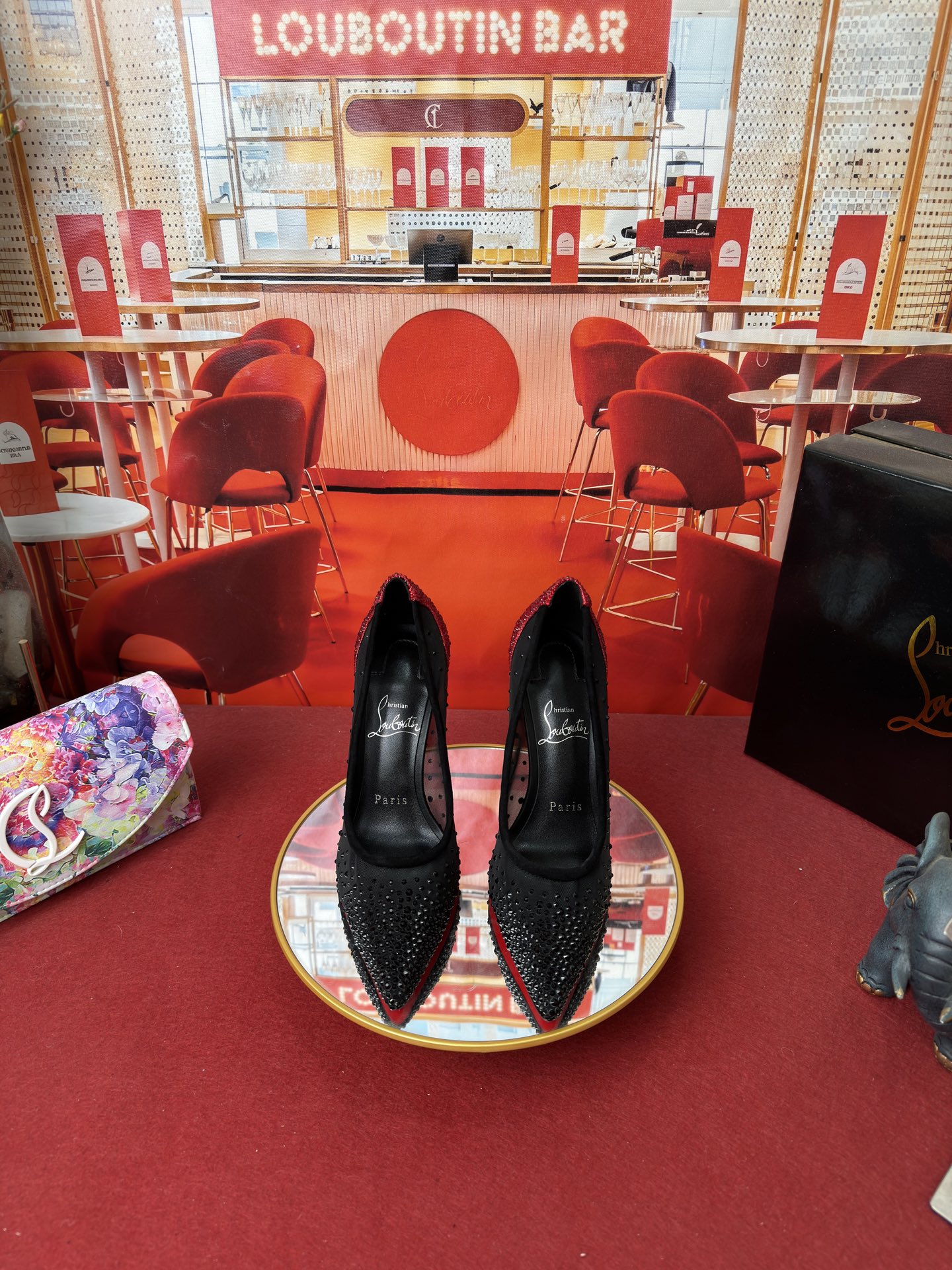 NO:816712,Mesh Diamond Shoes Series RMB Size34-43 (34.40.41.42.43. Half size customization is non-refundable) Color black and red Heel10 cm Upper imported mesh material Lining made of mixed sheepskin lining imported from Italy Original original Italian imported AR1 top genuine leather outsole, high heels, christian louboutin, high heels, sheepskin, Leather soles19860909网钻单鞋系列 RMB Size34-43（34.40.41.42.43.半码定做不退换) Colour黑红 Heel10 cm 鞋面进口网材料 内里采用意大利进口混种羊皮内里 大底原版意大利进口AR1顶级真皮大底,高跟鞋,christian louboutin,high heels,sheepskin,Leather soles,Women's Shoes