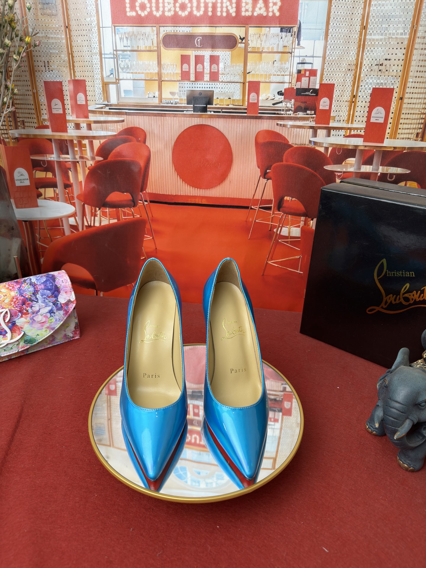 NO:816715,Patent leather shoes (customized in special colors) RMB (customized, non-refundable) Size34-44 (34.40.41.42.43.44 half size, non-returnable) Color, many colors Heel flat-6.5-8.5-10-12, imported patent leather upper, mixed sheepskin lining imported from Italy, outsole, original Italian imported AR1 top leather outsole, high heels, christian louboutin, high  heels,sheepskin,leather soles19860909漆皮单鞋（特别颜色定做） RMB (定做不退换) Size34-44(34.40.41.42.43.44半码定做不退换) Colour颜色多多 Heel平底-6.5-8.5-10-12 鞋面进口漆皮 内里采用意大利进口混种羊皮内里 大底原版意大利进口AR1顶级真皮大底,高跟鞋,christian louboutin,high heels,sheepskin,Leather soles,Women's Shoes