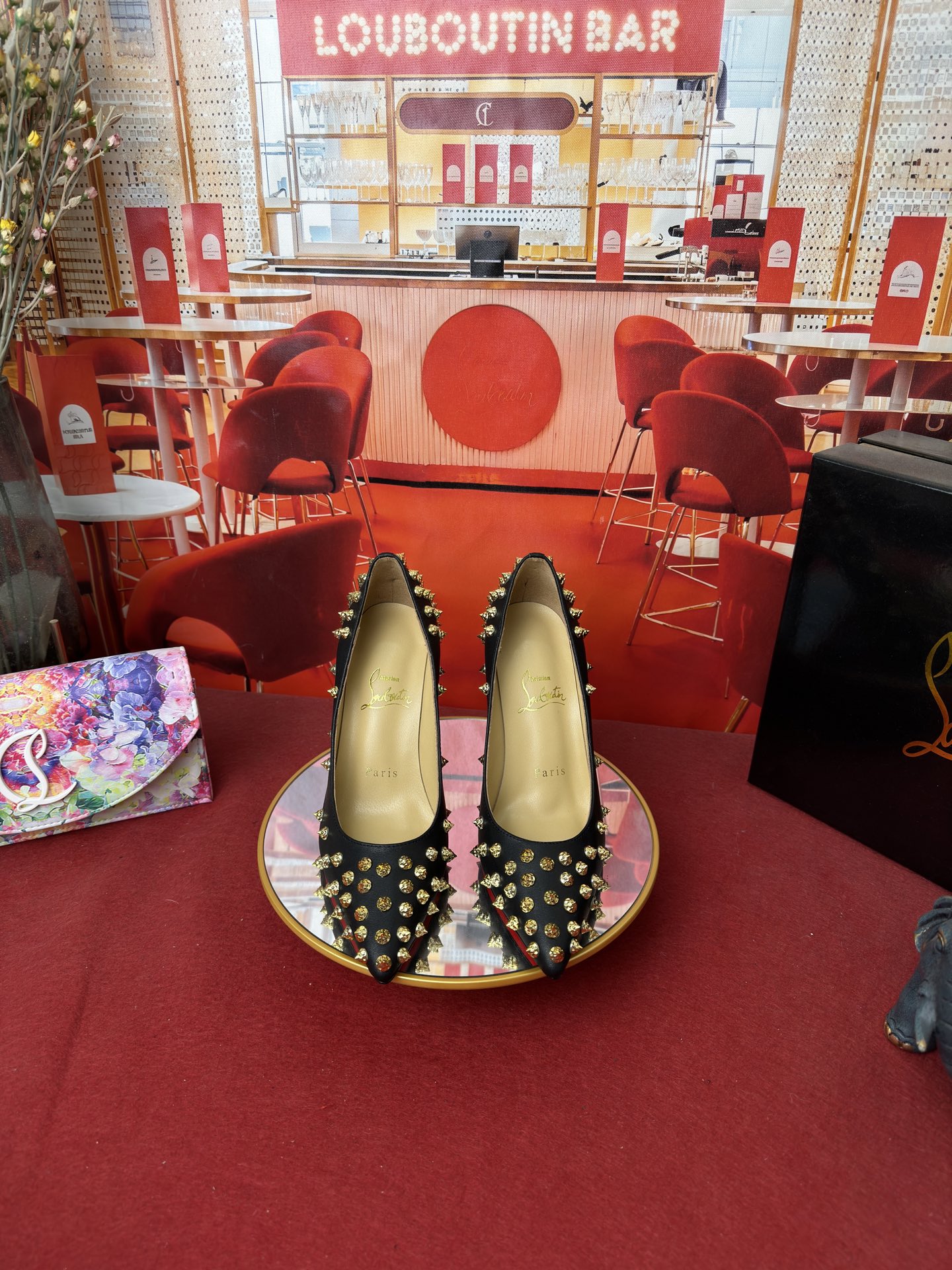 NO:816720,Scattered studded shoes w. RMB size 34 to 43 (34.40.41.42.43. Customized, non-refundable and non-exchangeable) Heel8.5 cm, 10 cm Materials: Upper imported cowhide, lining made of mixed sheepskin imported from Italy, original Italian imported top genuine leather outsole, high heels, christian louboutin, high heels, cowhide, sheepskin, Leather soles19860909散钉单鞋w.  RMB size34码-43码（34.40.41.42.43.定做不退不换） Heel8.5 cm,10 cm 材料 鞋面进口牛皮 内里采用意大利进口混种羊皮 大底原版意大利进中顶级真皮大底,高跟鞋,christian louboutin,high heels,cowhide,sheepskin,Leather soles,Women's Shoes