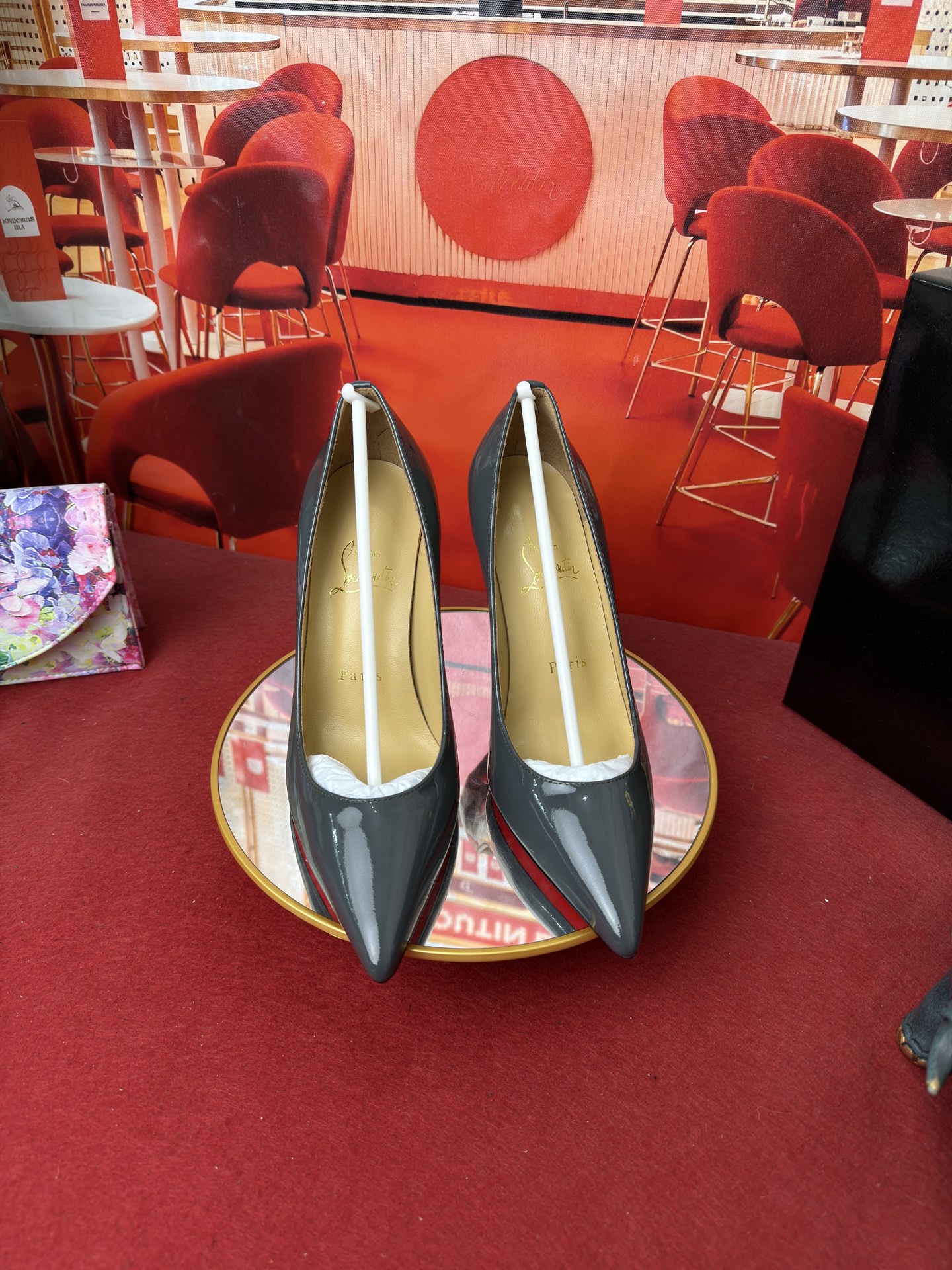 NO:816738,Single shoes w. RMB (customized color) size 34 to 43 (34.40.41.42.43. Customized, non-refundable and non-exchangeable) Heel flat bottom, 6.5cm, 8.5cm, 10 cm, 12cm Materials: imported patent leather upper, mixed sheepskin lining imported from Italy, outsole, original Italian imported top leather outsole, high heels, christian louboutin, high heels, sheepskin, Leather soles19860909单鞋w.  RMB（定做颜色） size34码-43码（34.40.41.42.43.定做不退不换） Heel平底,6.5cm,8.5cm,10 cm,12cm 材料 鞋面进口漆皮 内里采用意大利进口混种羊皮 大底原版意大利进中顶级真皮大底,高跟鞋,christian louboutin,high heels,sheepskin,Leather soles,Women's Shoes