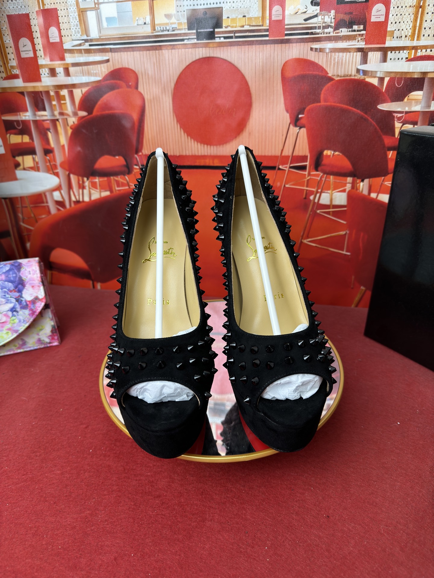 NO:816741,new Water table hoop nails RMB (customized model) Size34-43 (34.40.41.42.43. Half size customization is non-returnable) Color Black Heel15cm Upper imported from Yangjing The lining is made of mixed sheepskin lining imported from Italy. The original outsole is imported from Italy AR1 top genuine leather outsole, high heels, christian louboutin, high heels, sheepskin, sheep, Leather soles19860909new 水台圈钉 RMB（定做款） Size34-43(34.40.41.42.43.半码定做不退换) Colour黑色 Heel15cm 鞋面进口羊京 内里采用意大利进口混种羊皮内里 大底原版意大利进口AR1顶级真皮大底,高跟鞋,christian louboutin,high heels,sheepskin,sheep,Leather soles,Women's Shoes