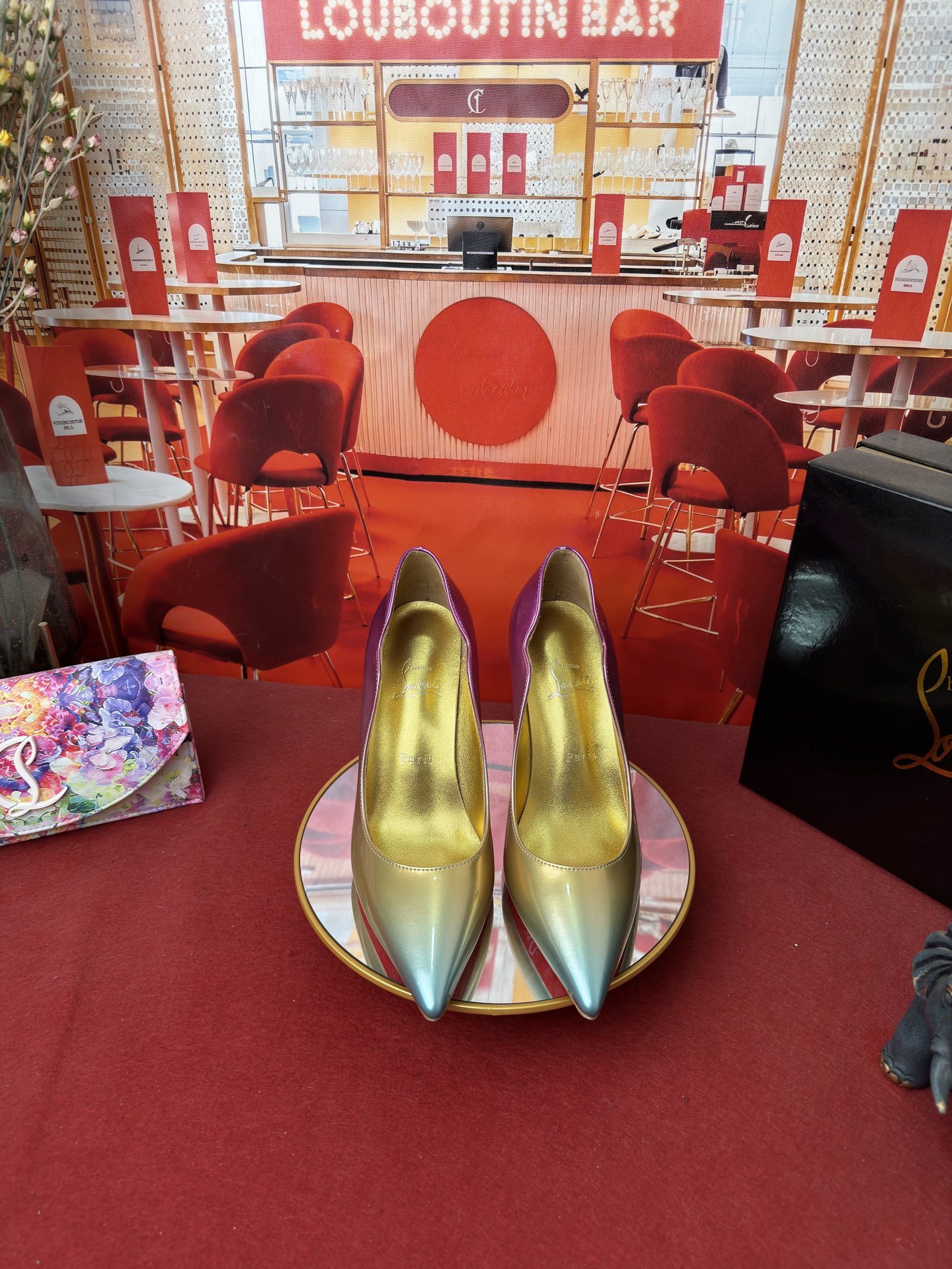 NO:816740,Single shoes w. RMB (customized in rainbow colors) size 34 to 43 (34.40.41.42.43. Customized, non-returnable and non-exchangeable) Heel flat bottom, 6.5cm, 8.5cm, 10 cm, 12cm Materials: imported patent leather upper, mixed sheepskin lining imported from Italy, outsole, original Italian imported top leather outsole, high heels, christian louboutin, high heels, sheepskin, Leather soles19860909单鞋w.  RMB（定做彩虹颜色） size34码-43码（34.40.41.42.43.定做不退不换） Heel平底,6.5cm,8.5cm,10 cm,12cm 材料 鞋面进口漆皮 内里采用意大利进口混种羊皮 大底原版意大利进中顶级真皮大底,高跟鞋,christian louboutin,high heels,sheepskin,Leather soles,Women's Shoes