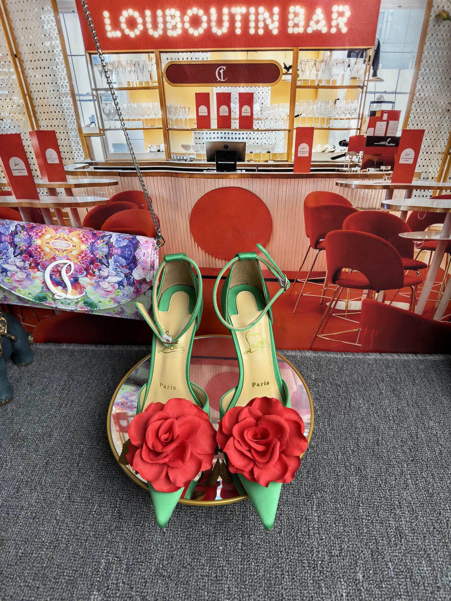 NO:816754,Queen's scepter heel w. RMB Size34-43 (34.40.41.42.43. Half size customization is non-refundable) Color black, green. (many color) Heel10 cm upper imported silk lining imported from Italy mixed sheepskin lining outsole original Italian imported AR1 top genuine leather outsole, high heels, christian louboutin, high heels, sheepskin, real silk, Leather soles19860909女王权杖跟w.  RMB Size34-43(34.40.41.42.43.半码定做不退换) Colour黑色,绿色.（many color） Heel10 cm 鞋面进口真丝 内里采用意大利进口混种羊皮内里 大底原版意大利进口AR1顶级真皮大底,高跟鞋,christian louboutin,high heels,sheepskin,real silk,Leather soles,Women's Shoes