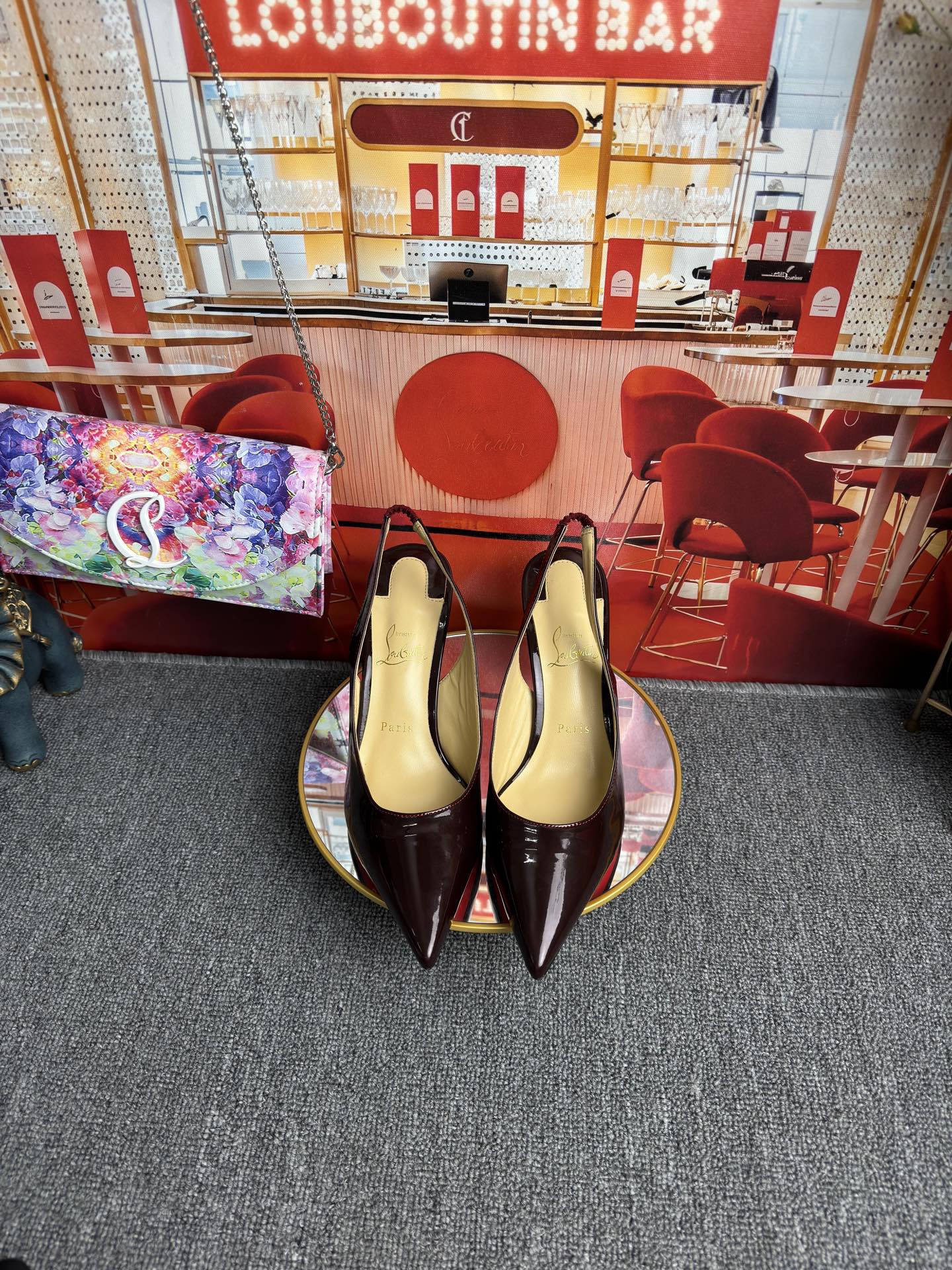 NO:816776,Back space w. RMB (customized color) size 34 to 43 (34.40.41.42.43. Customized, non-returnable and non-exchangeable) Heel flat bottom, 6.5cm, 8.5cm, 10 cm, 12cm Materials: imported patent leather upper, mixed sheepskin lining imported from Italy, original Italian imported top leather outsole, high heels, christian louboutin, high heels, sheepskin, Leather soles19860909后空w.  RMB（定做颜色） size34码-43码（34.40.41.42.43.定做不退不换） Heel平底,6.5cm,8.5cm,10 cm,12cm 材料 鞋面进口漆皮 内里采用意大利进口混种羊皮 大底原版意大利进中顶级真皮大底,高跟鞋,christian louboutin,high heels,sheepskin,Leather soles,Women's Shoes