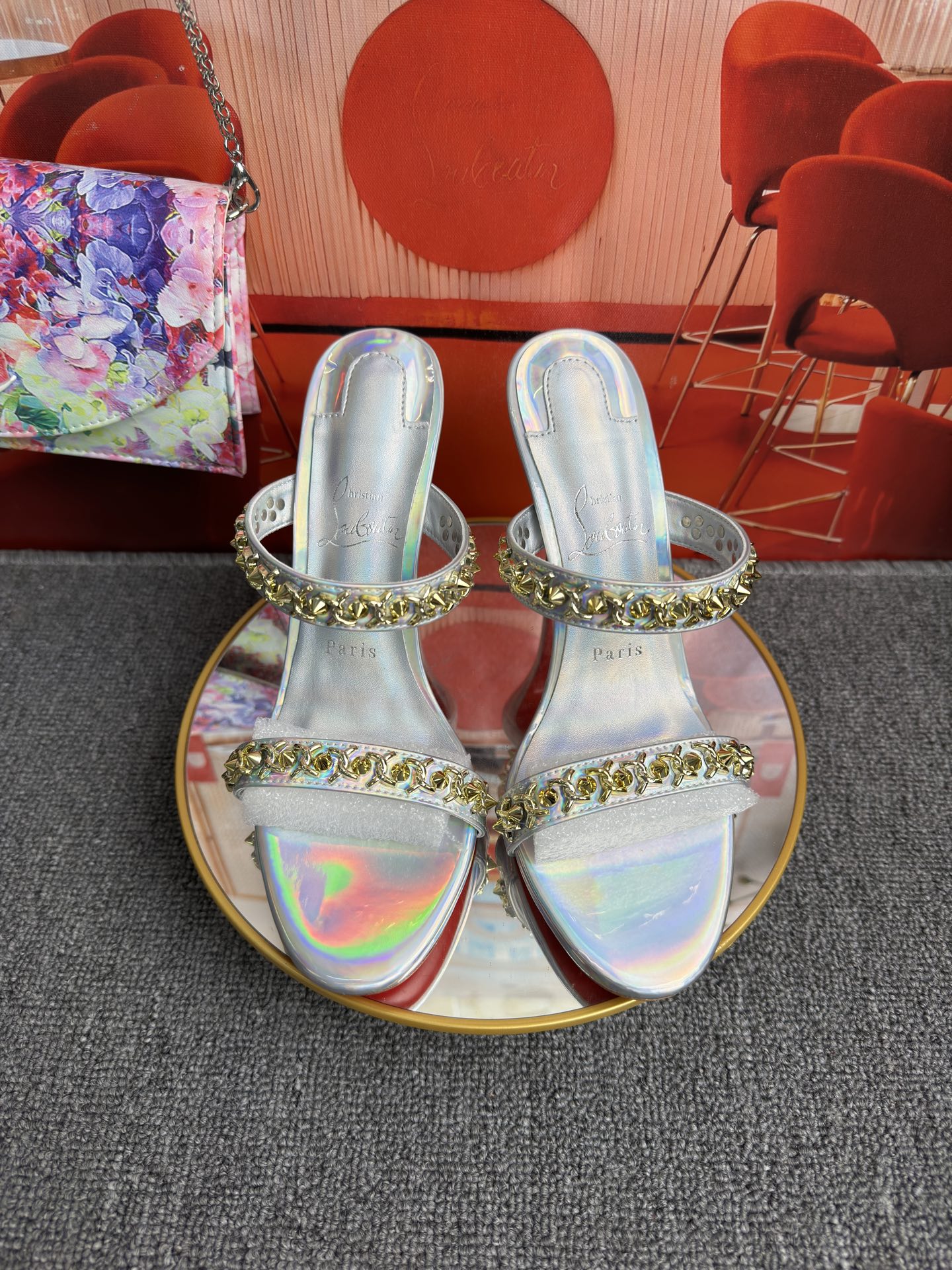 NO:816781,Chain slippers w. RMB (customized style) size 34 to 43 (34.40.41.42.43. Customized, non-refundable and non-exchangeable) Heel10 cm Material: imported patent leather upper, mixed sheepskin lining imported from Italy, original Italian top-quality leather outsole, high heels, christian louboutin, high heels, slippers, sheepskin, Leather soles19860909链条拖鞋w.  RMB（定做款式） size34码-43码（34.40.41.42.43.定做不退不换） Heel10 cm 材料 鞋面进口漆皮 内里采用意大利进口混种羊皮 大底原版意大利进中顶级真皮大底,高跟鞋,christian louboutin,high heels,slippers,sheepskin,Leather soles,Women's Shoes