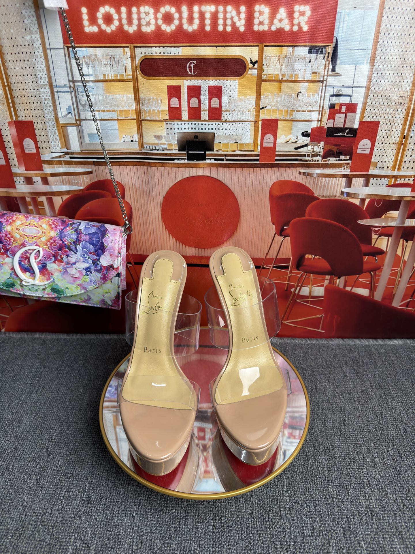 NO:816773,new RMB Size34-43 (34.40.41.42.43. Half size customization is non-returnable) Color black, apricot, (many colors can be ordered) Heel15cm upper imported patent leather lining imported from Italy mixed sheepskin lining outsole original Italian imported AR1 top genuine leather outsole, high heels, christian louboutin, high heels, sheepskin, Leather soles19860909new  RMB Size34-43(34.40.41.42.43.半码定做不退换) Colour黑色,杏色,（可订很多颜色） Heel15cm 鞋面进口漆皮 内里采用意大利进口混种羊皮内里 大底原版意大利进口AR1顶级真皮大底,高跟鞋,christian louboutin,high heels,sheepskin,Leather soles,Women's Shoes