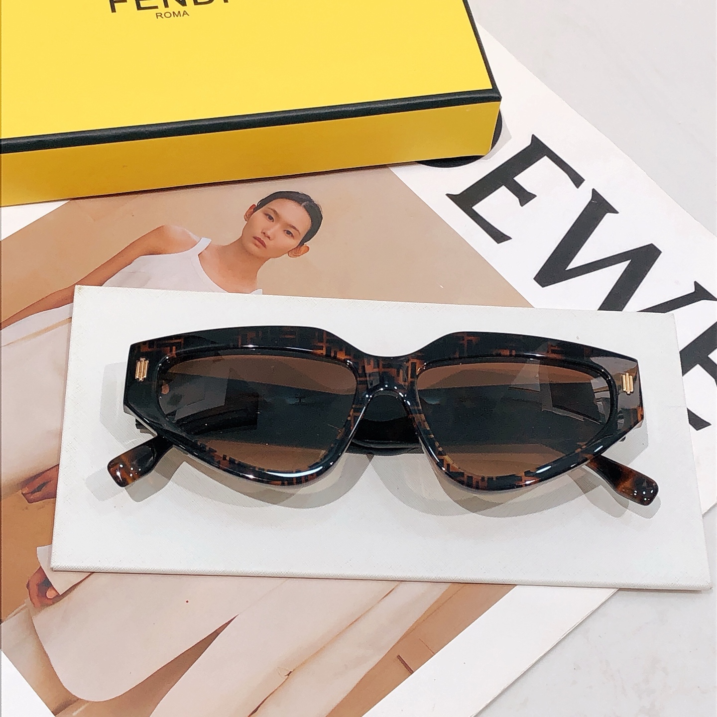 FENDI 太阳镜 板材 猫眼 棕色