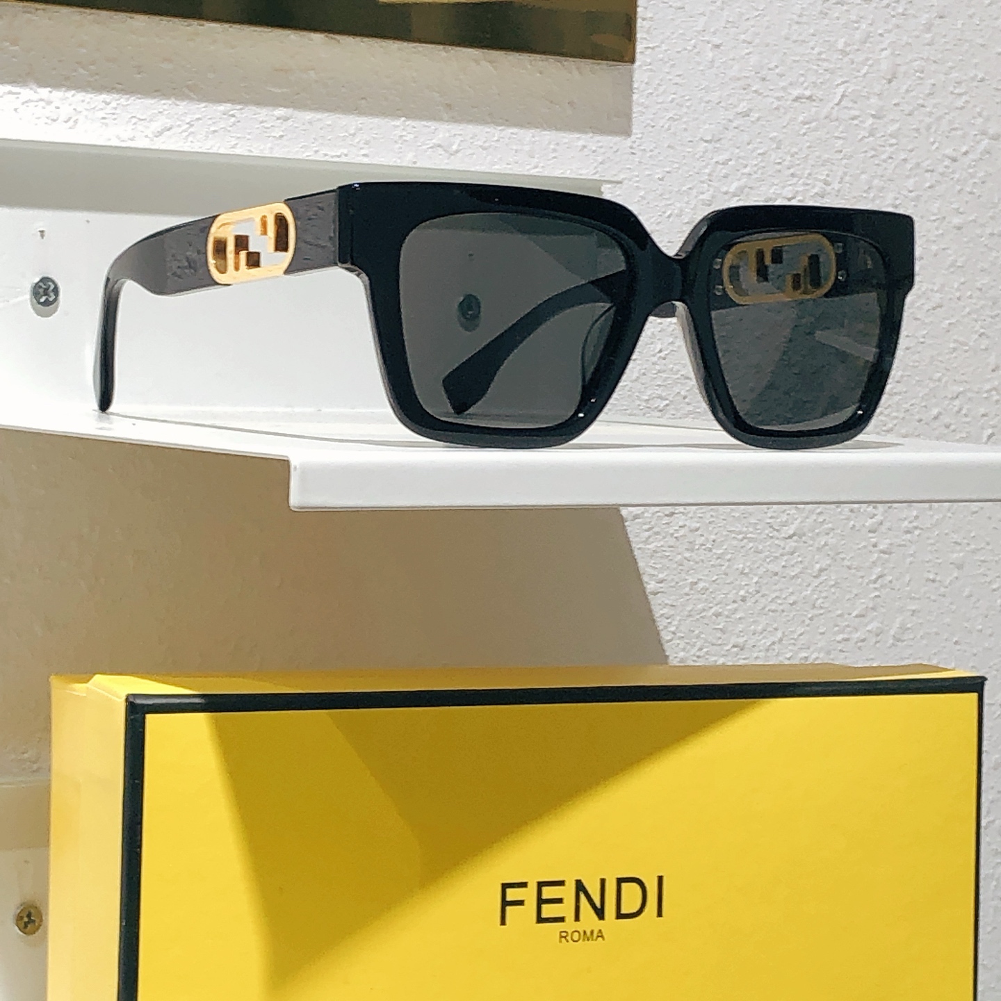 pYW  FENDI\nMOD:FEYB\nSize:--，