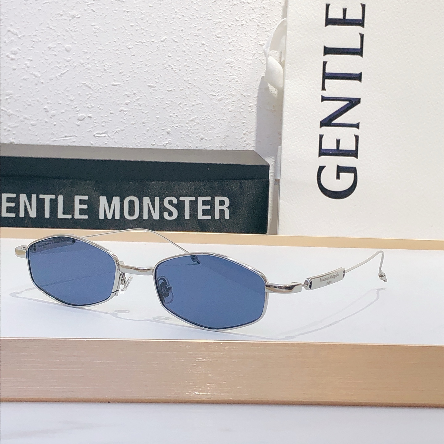 NO:355594,Maison MargielaGENTLE MONSTER MODELMM SIZE54-Port 20-Glasses Sunglasses Sunglasses, Glasses19860909Maison MargielaGENTLE MONSTER MODELMM SIZE54口20-眼镜墨镜太阳镜,眼镜,glasses