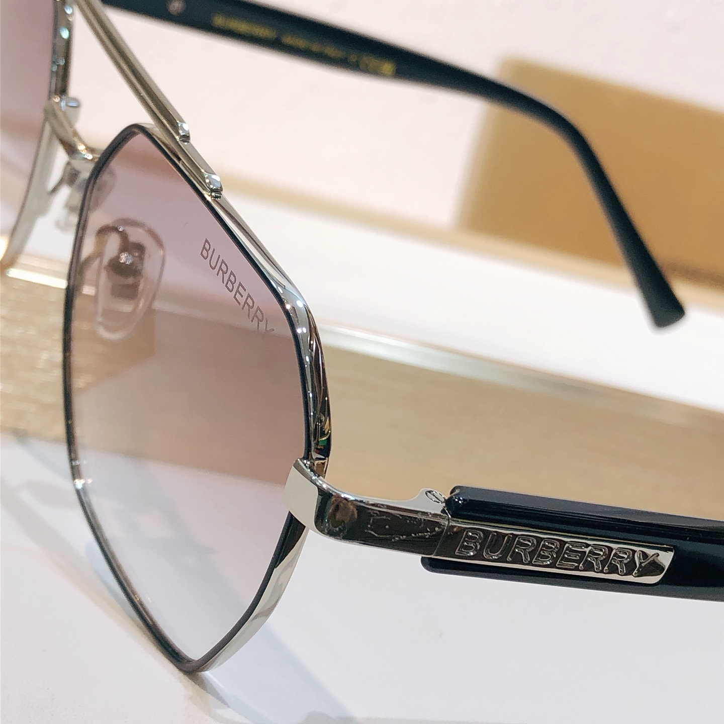 Burberry BURBERRY*MODEL：BE 2245