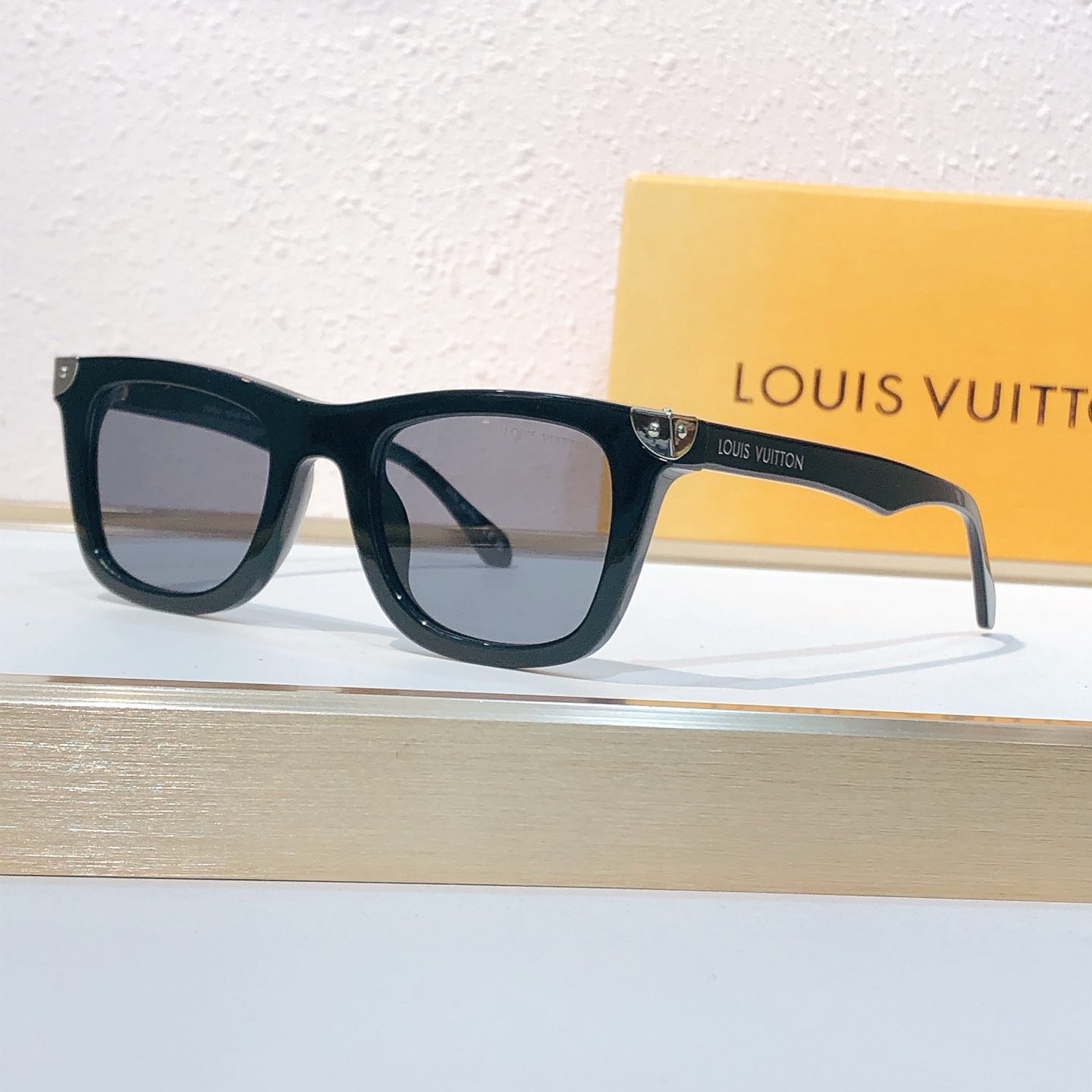 Louis Vuitton LOUIS VUITTO*
