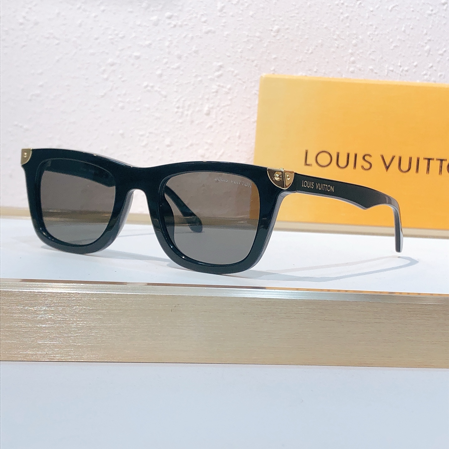 Louis Vuitton LOUIS VUITTO*