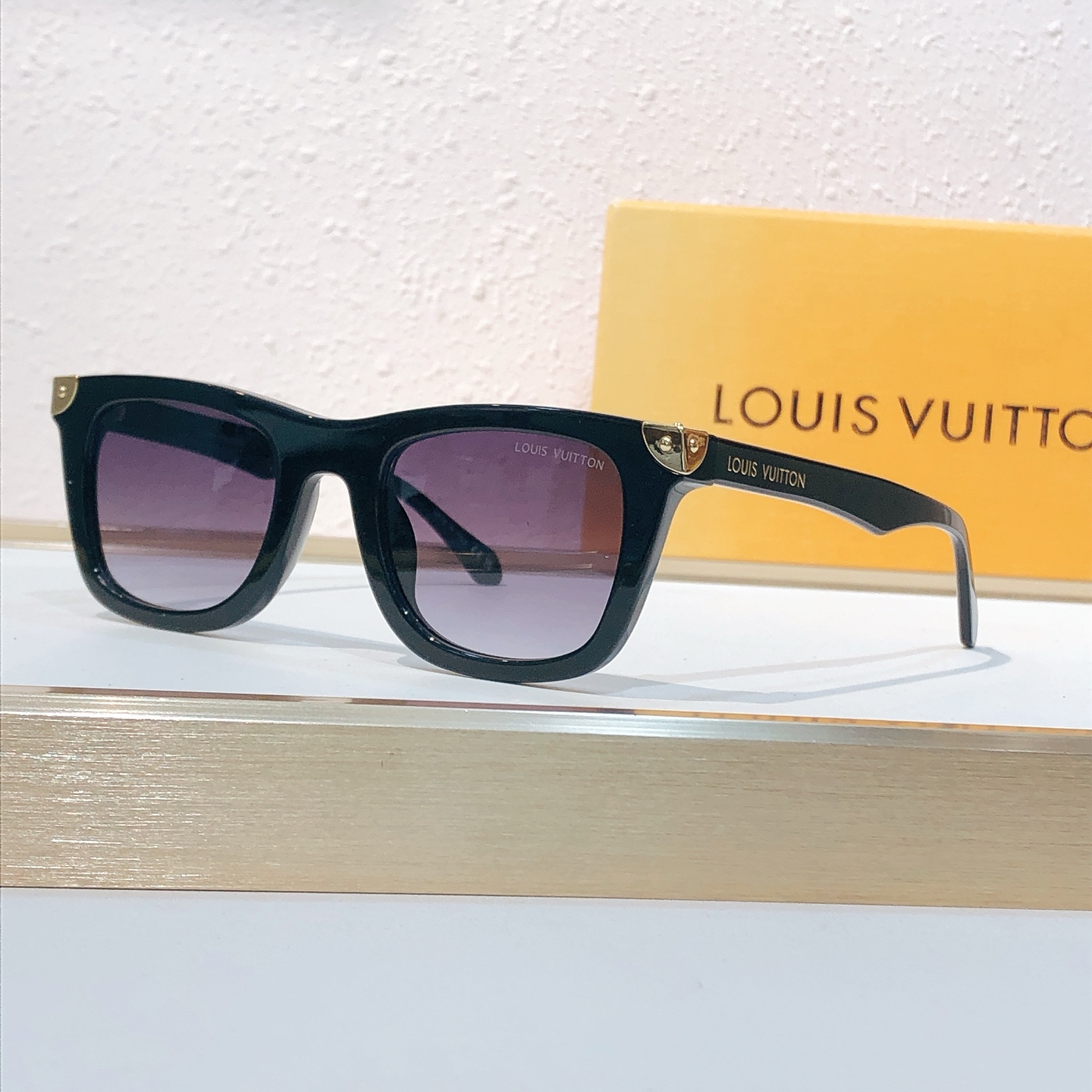 Louis Vuitton LOUIS VUITTO*